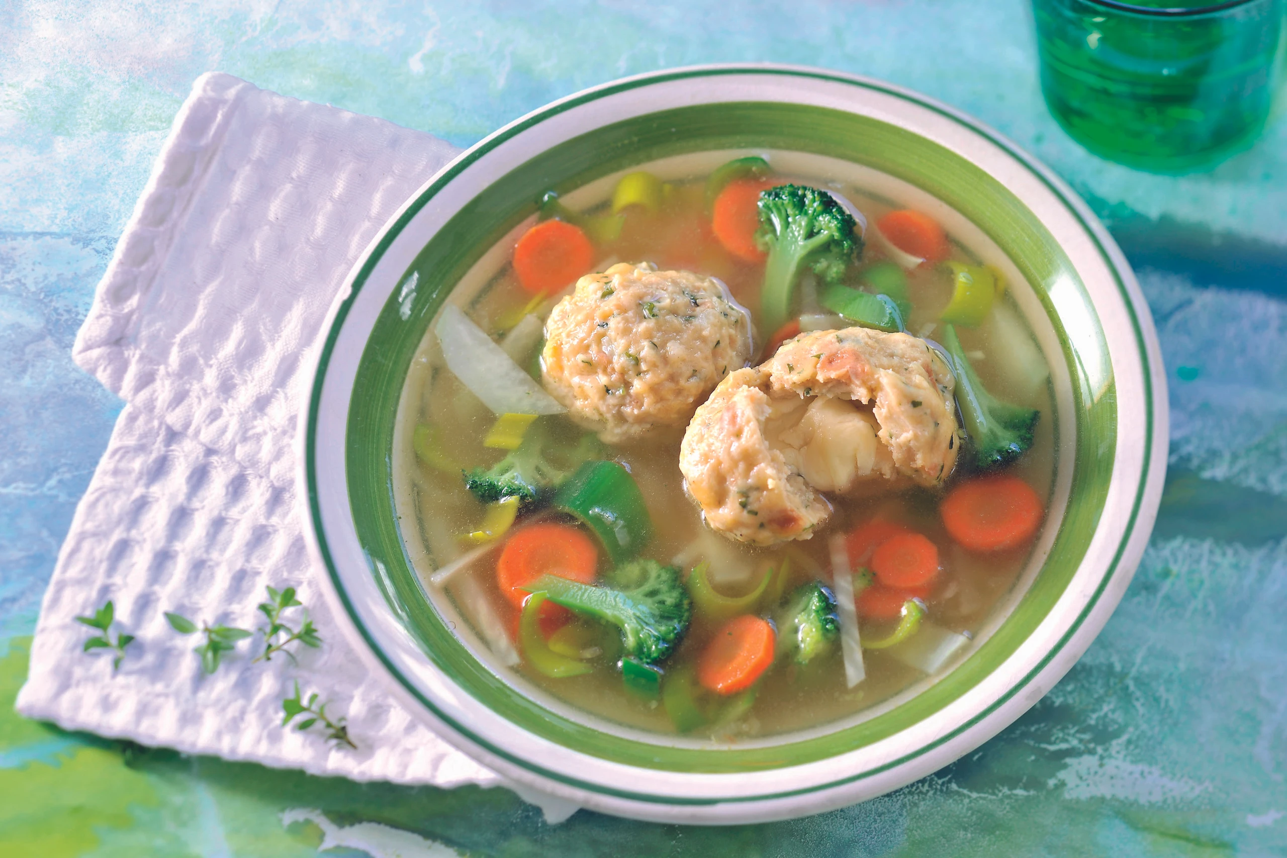 Gemüse-Eintopf mit Käse-Kräuterknödeln