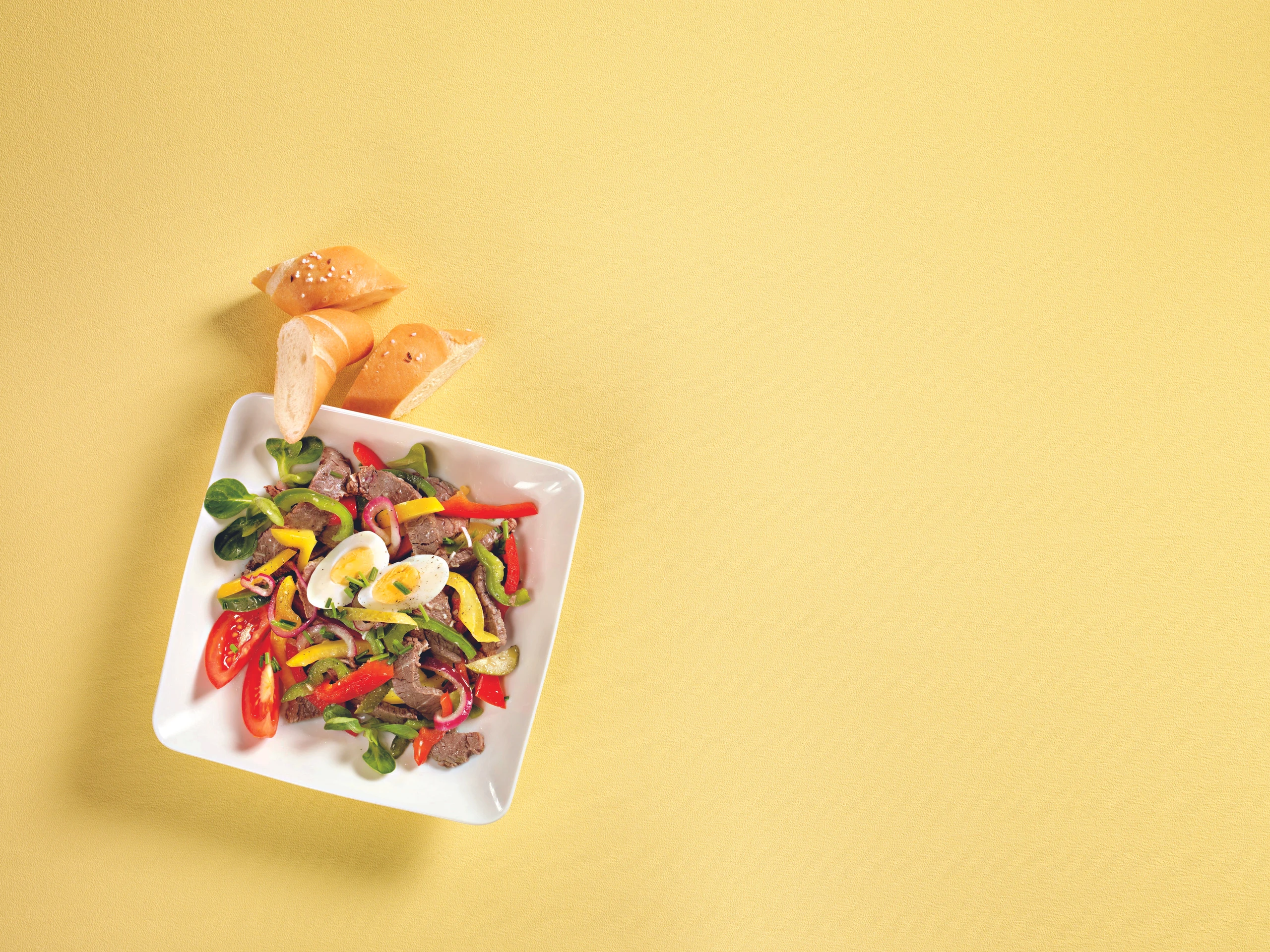 Saurer Rindfleischsalat mit Paprika