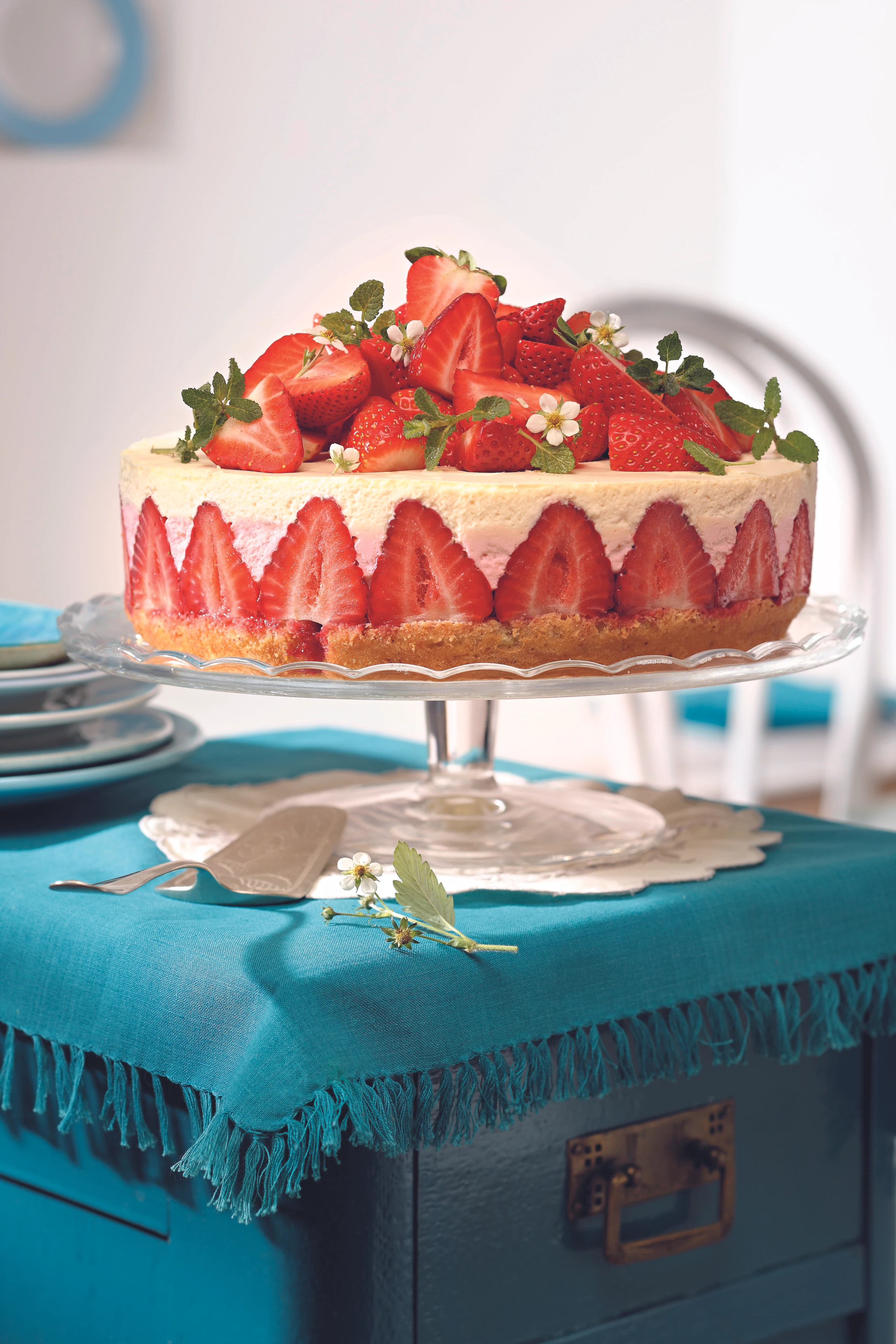 Erdbeer-Nusstorte mit Karamellcreme