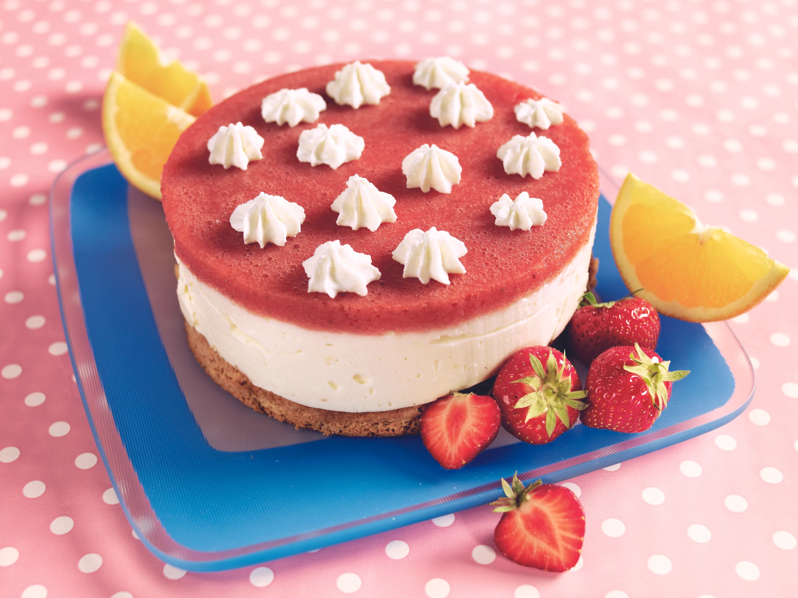 Orangencremetorte mit Erdbeerguss