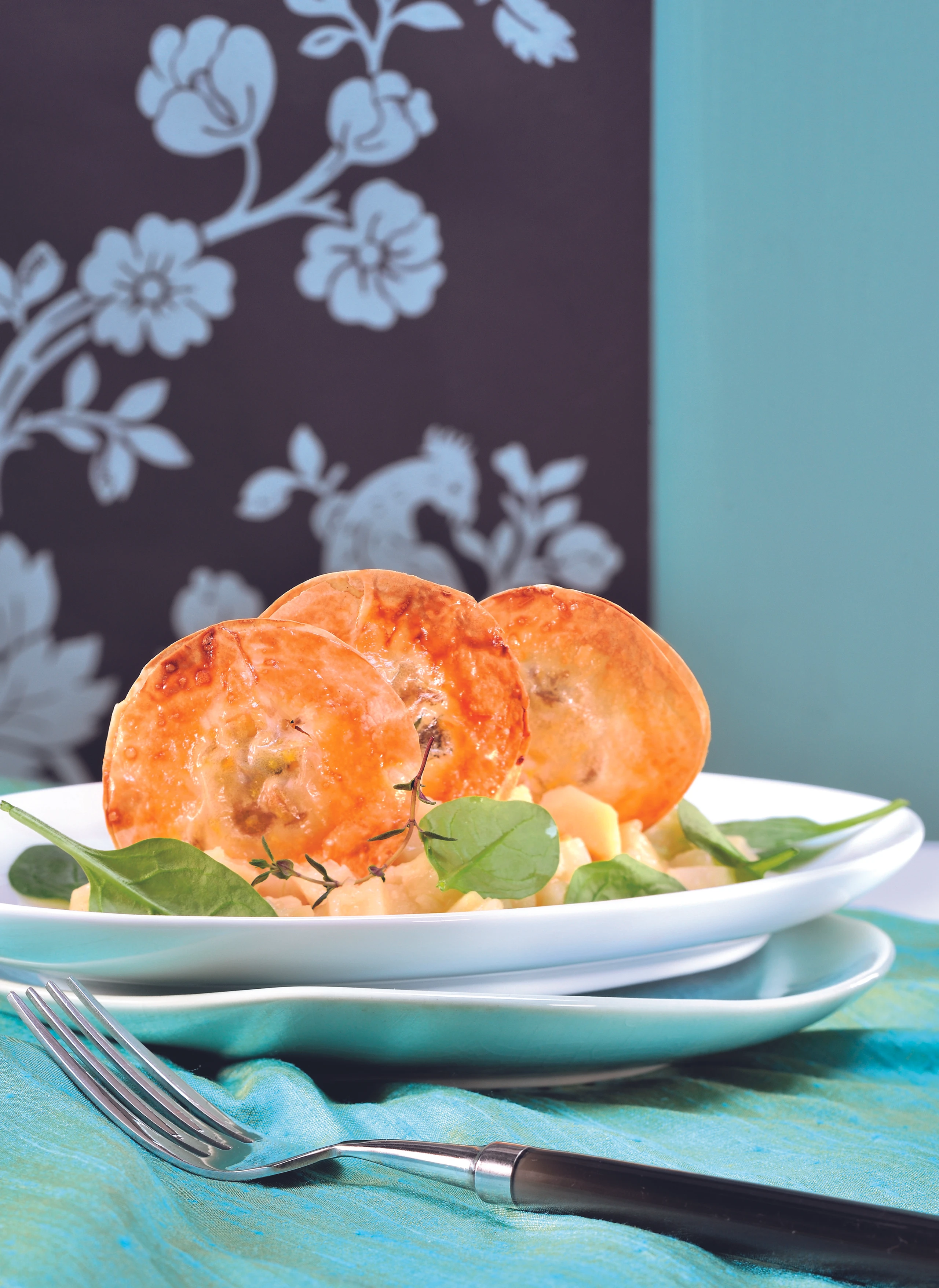 Pilzchips mit Sellerie und Babyspinat