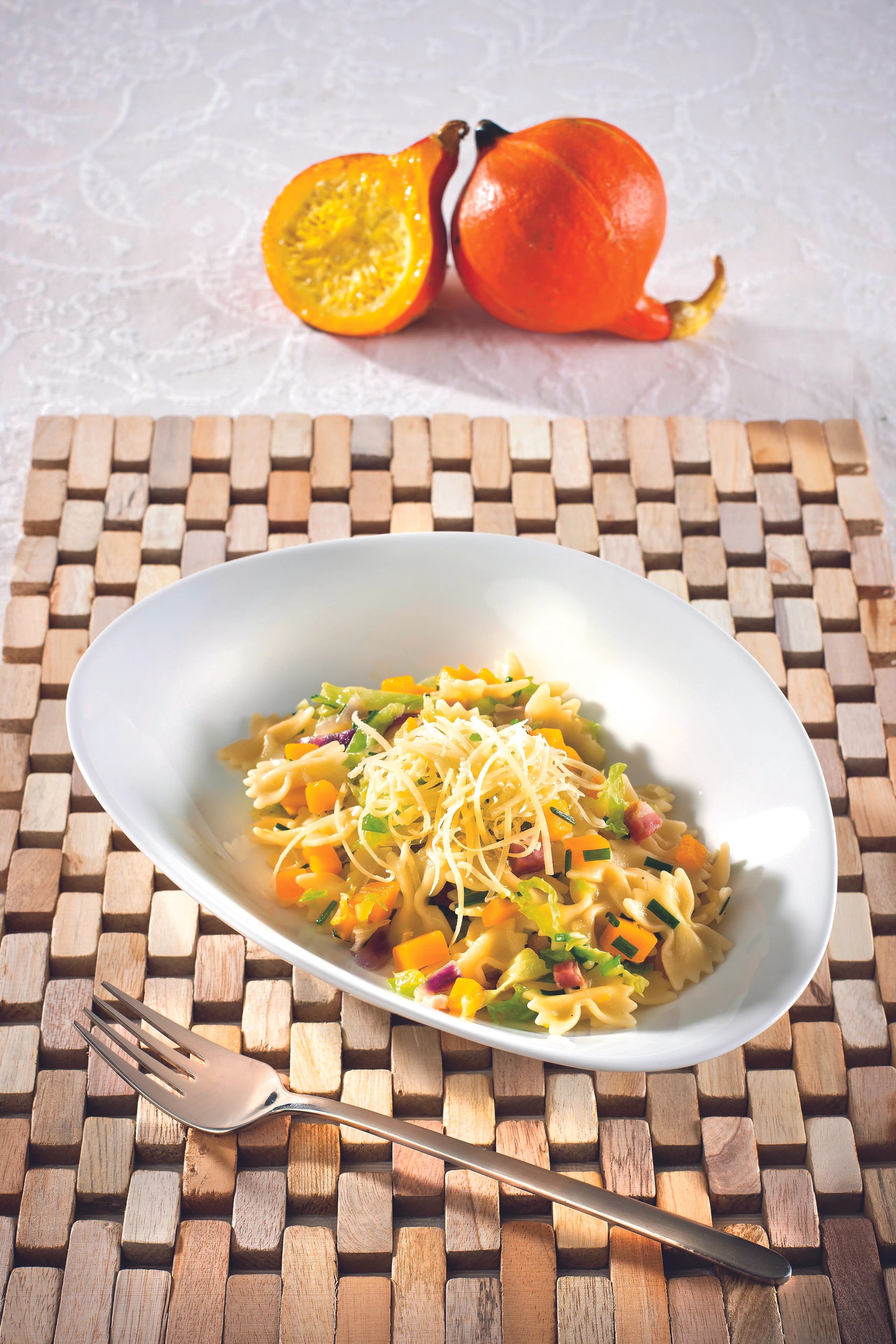 Farfalle mit Kürbis, Kohl und Speck