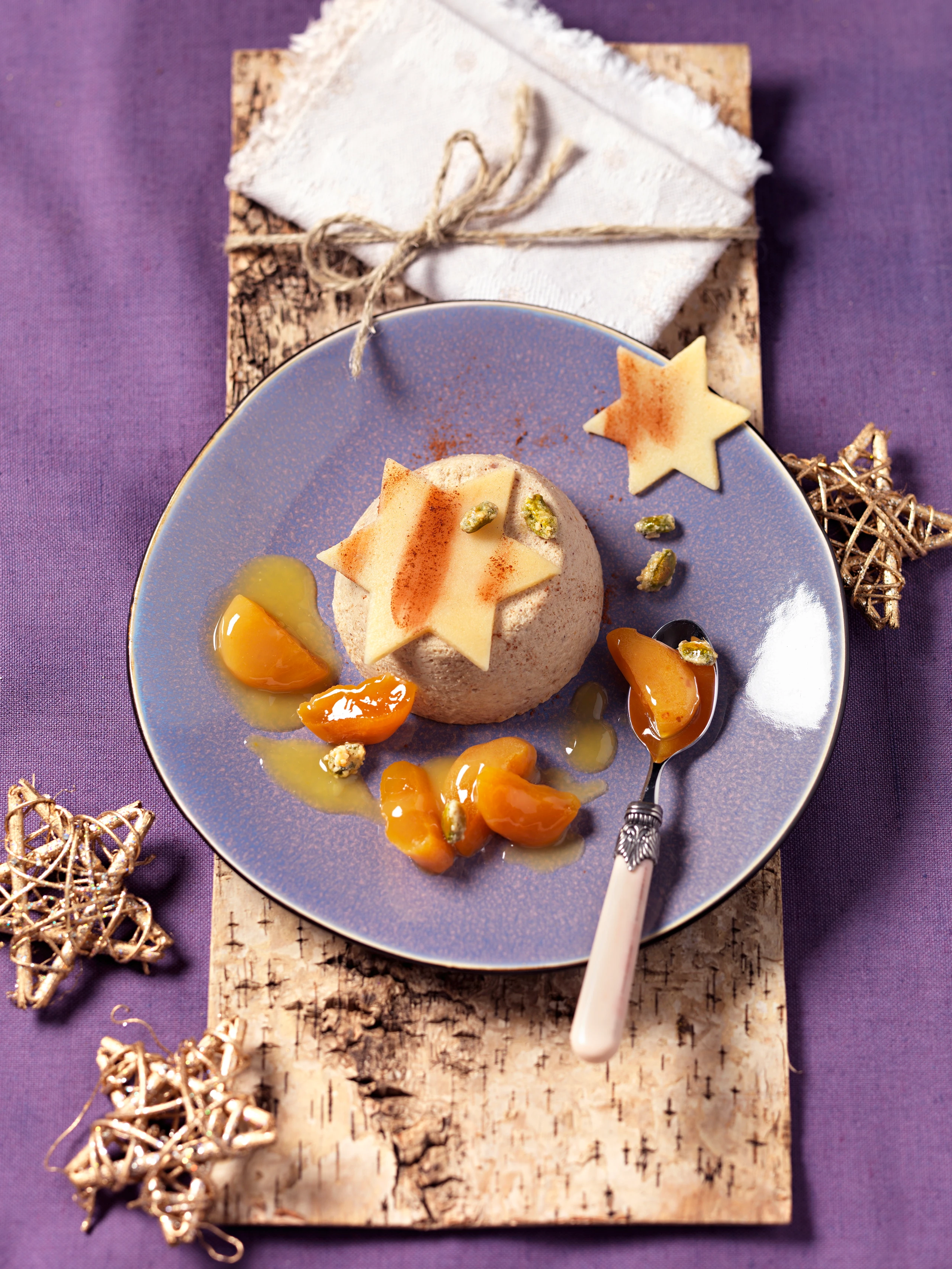 Lebkuchenmousse mit Marillenkompott