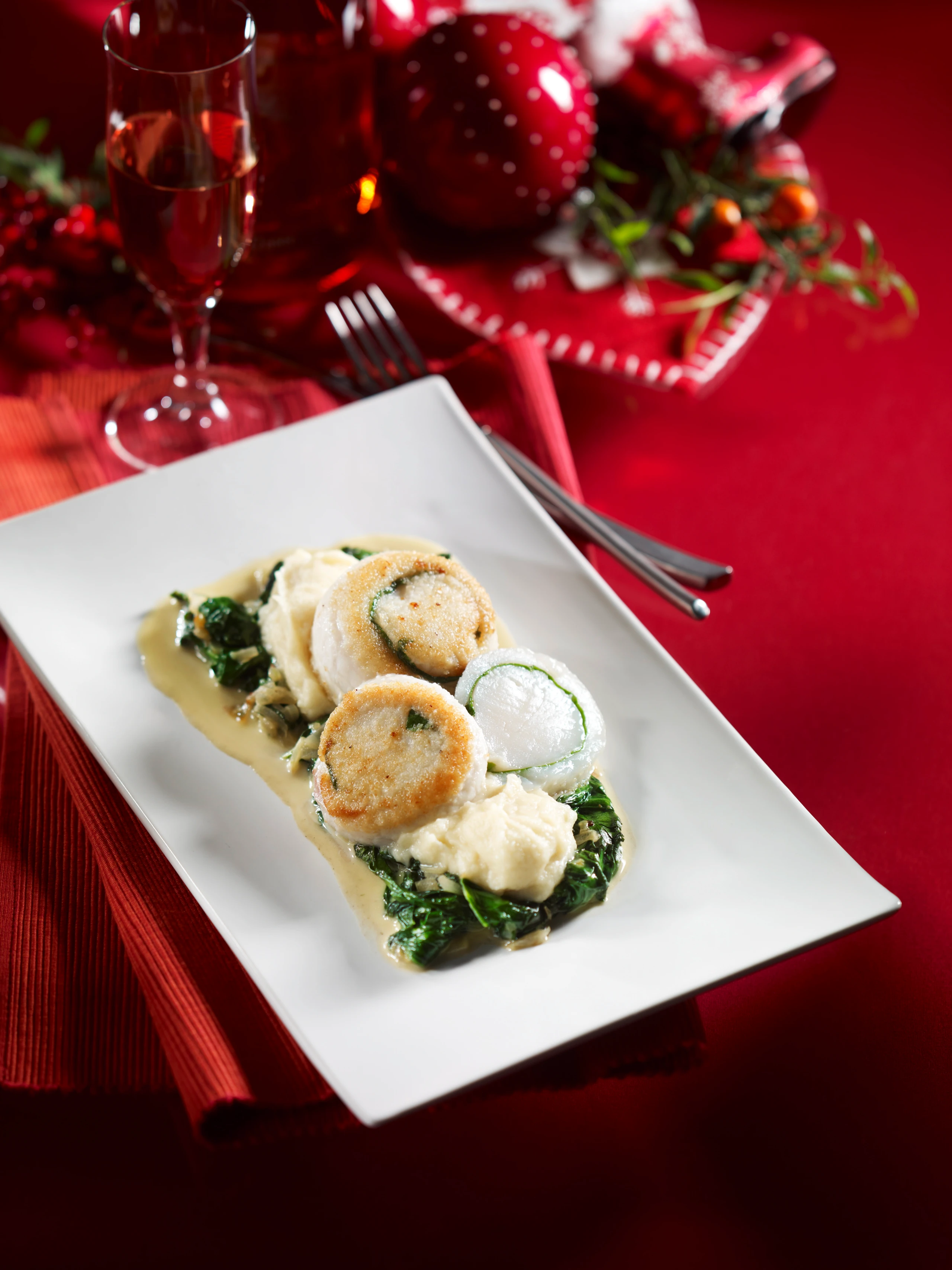 Muschelröllchen auf Pastinakencreme