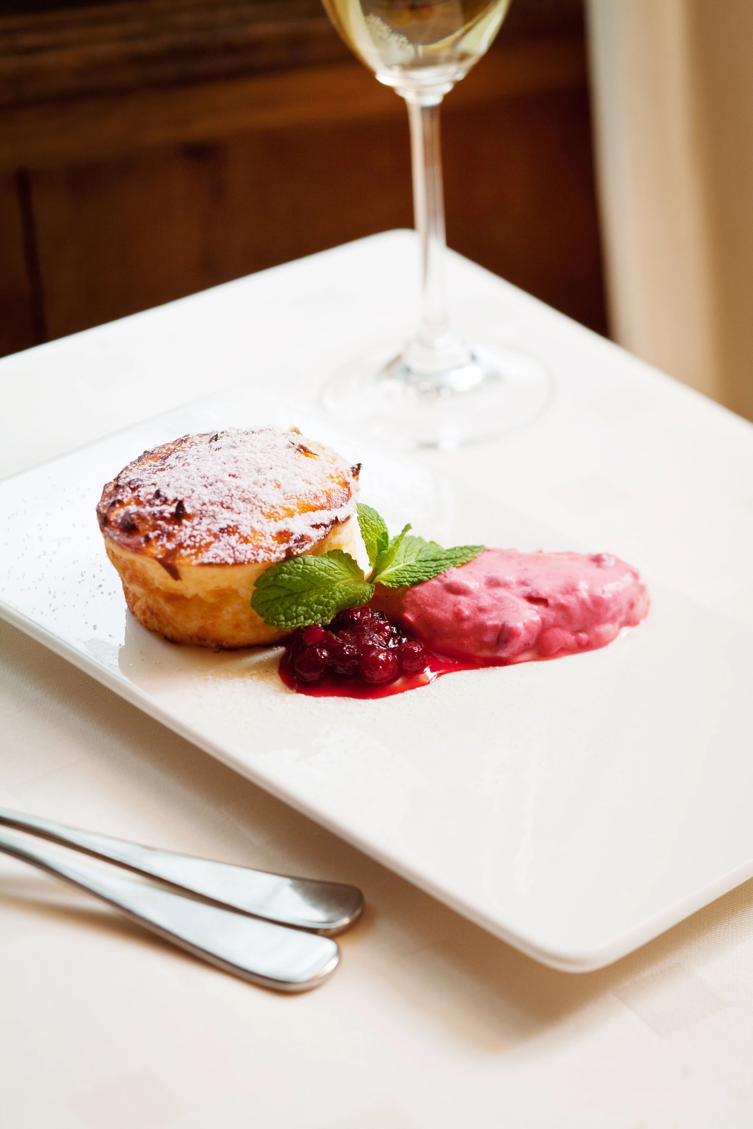 Apfel-Topfenküchlein mit Preiselbeerobers