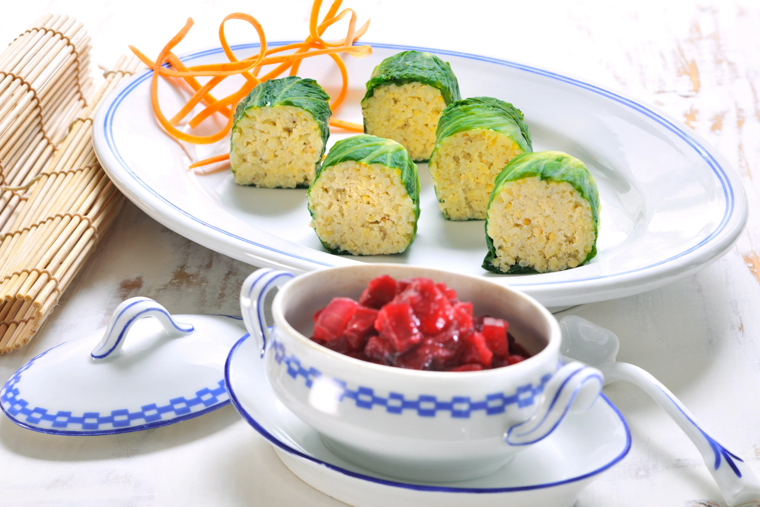 Hirse-Maki mit Rote-Rüben-Zwetschken-Chutney