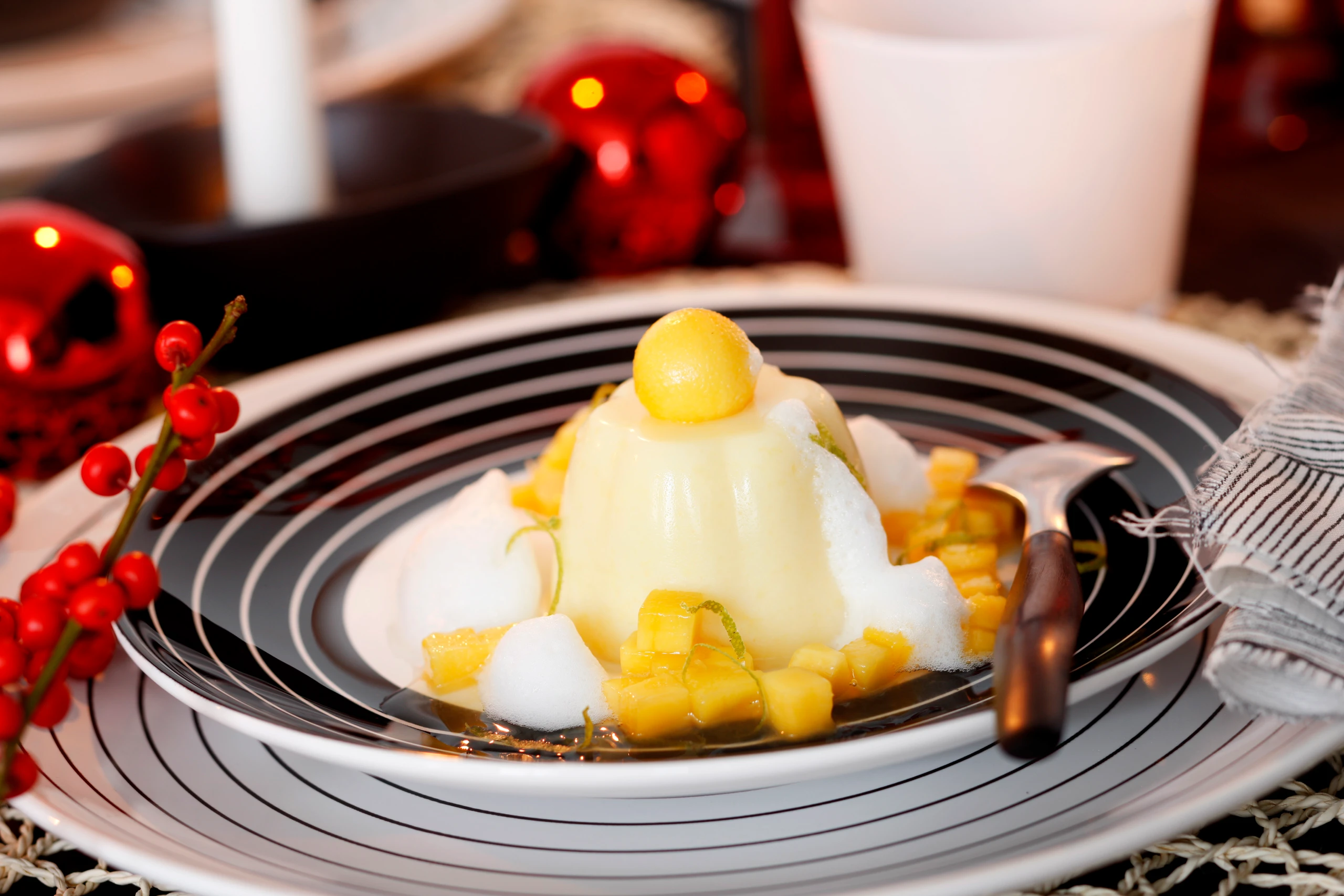 Mangopudding mit Lycheeschaum