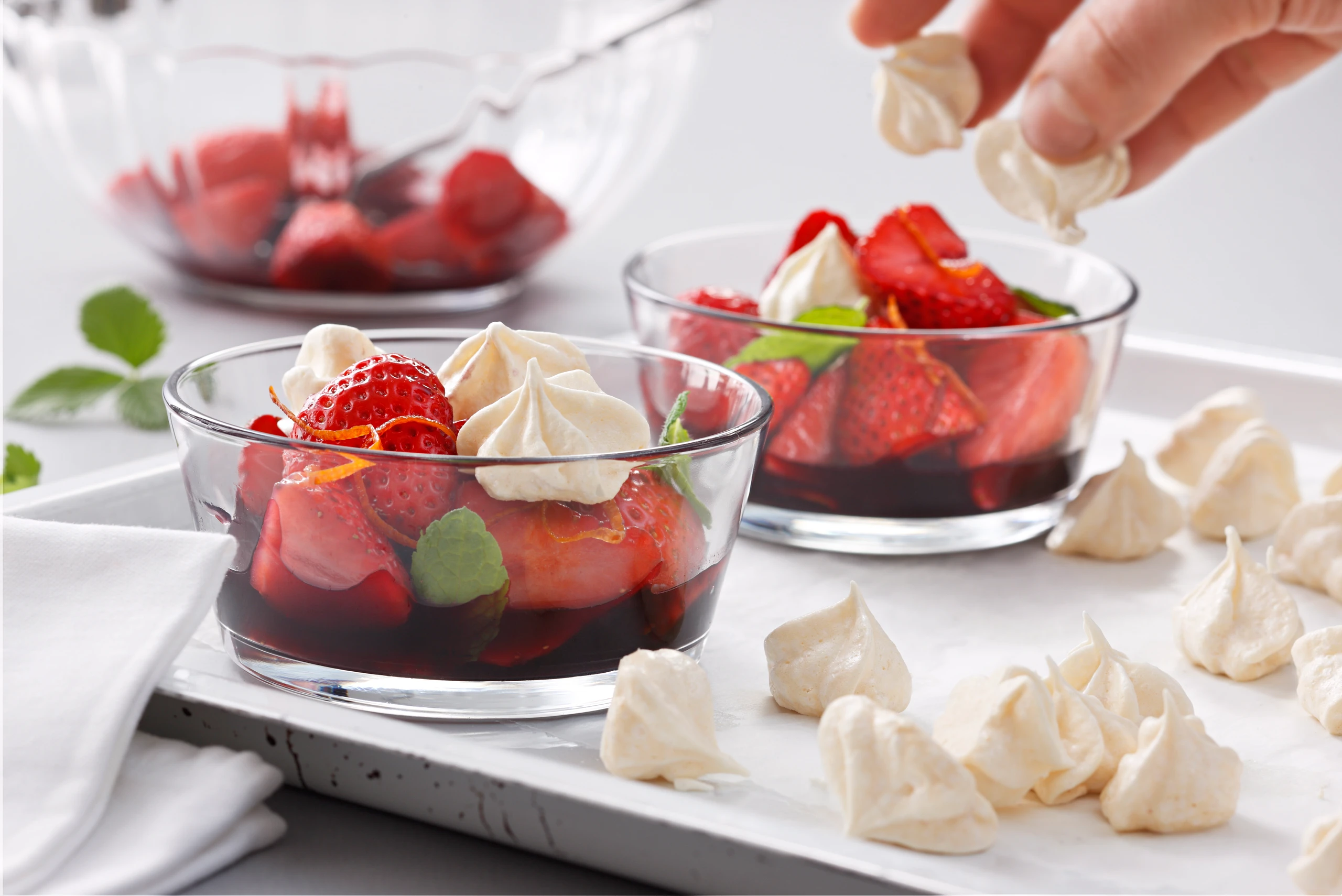 Marinierte Erdbeeren mit Baisers