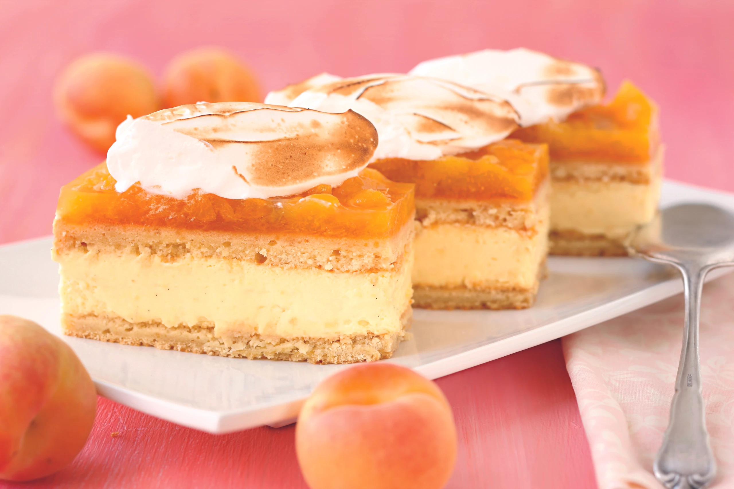 Marillenschnitte mit Schneenockerln