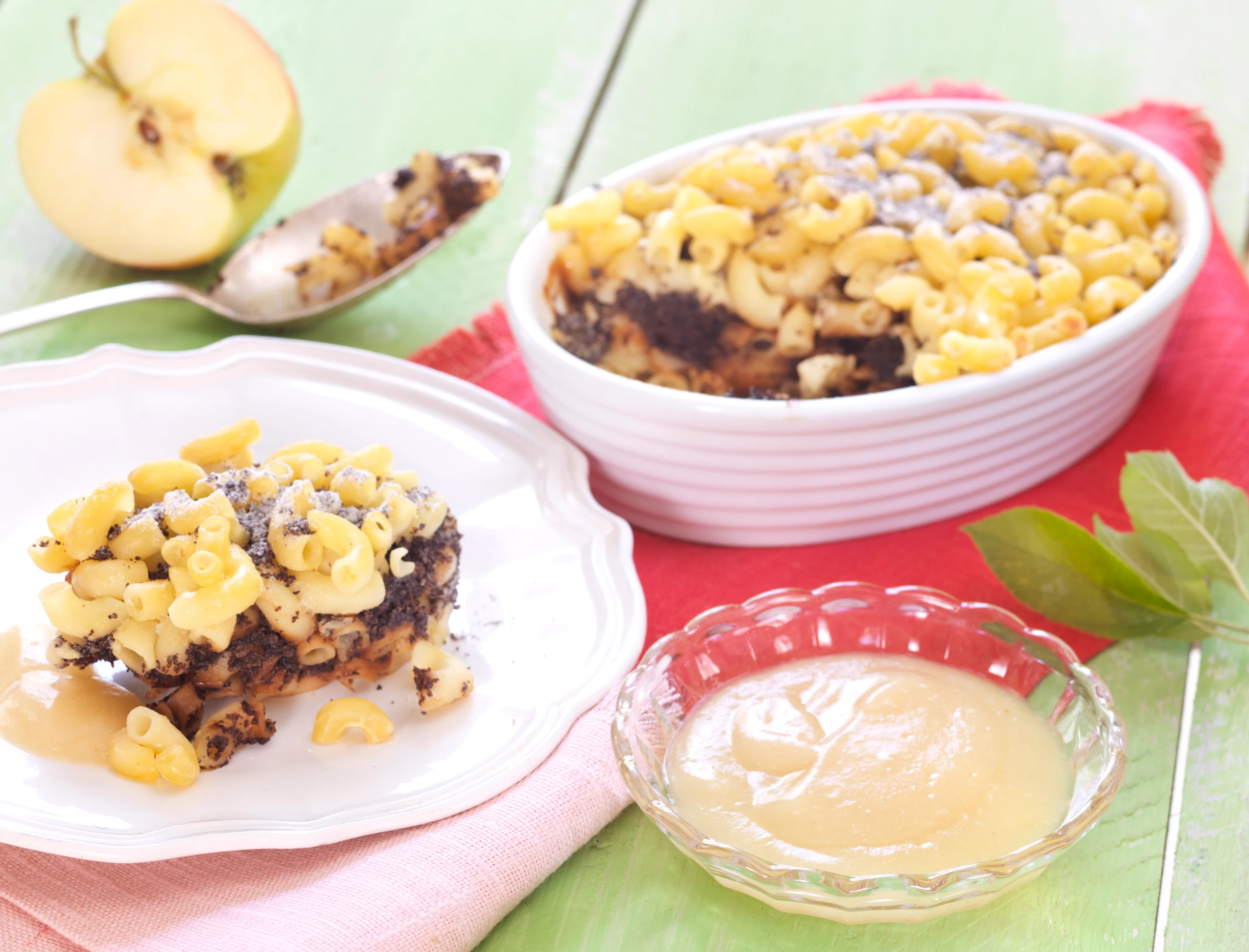 Hörnchen-Mohnauflauf mit Apfelmus