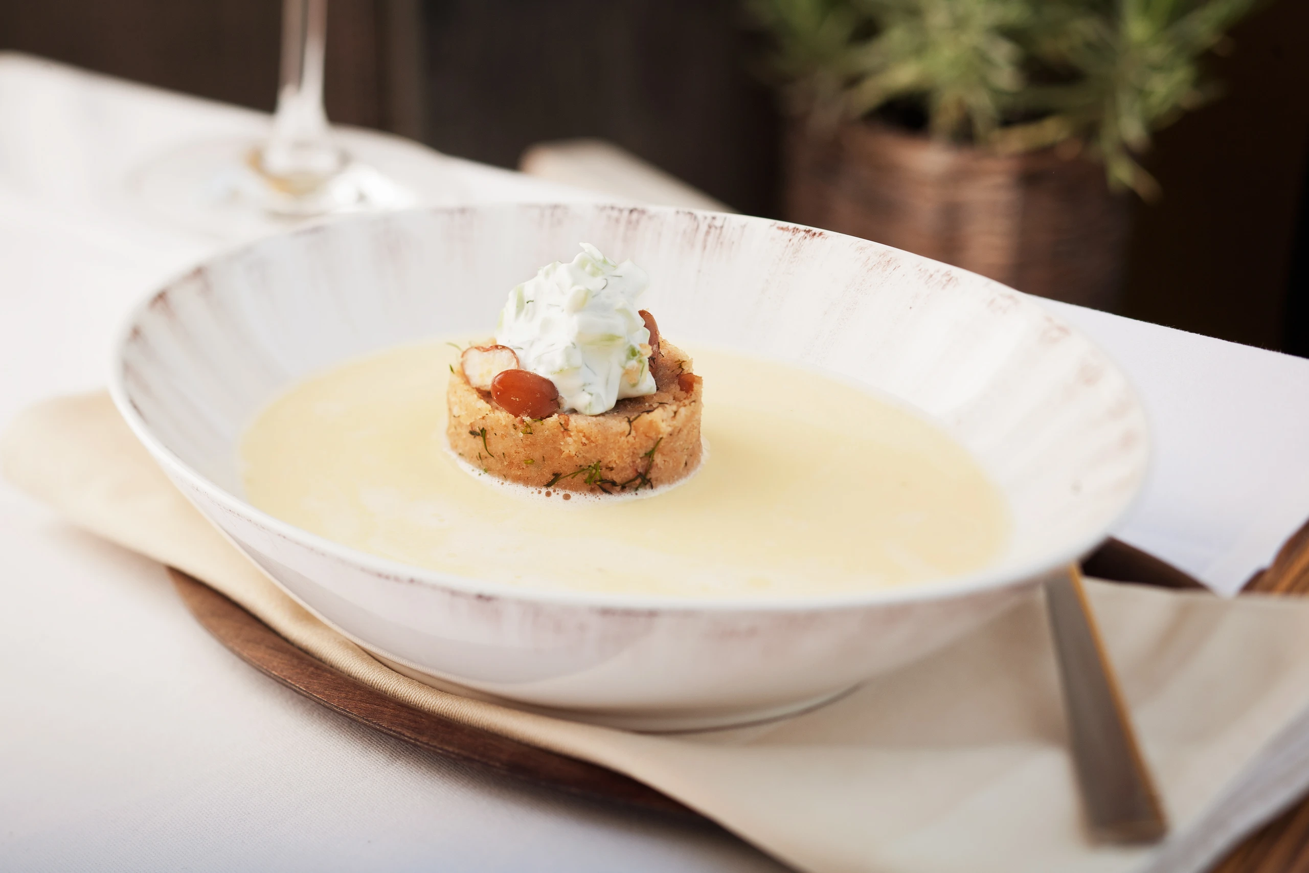 Frischkäsesuppe mit Bohnensterz