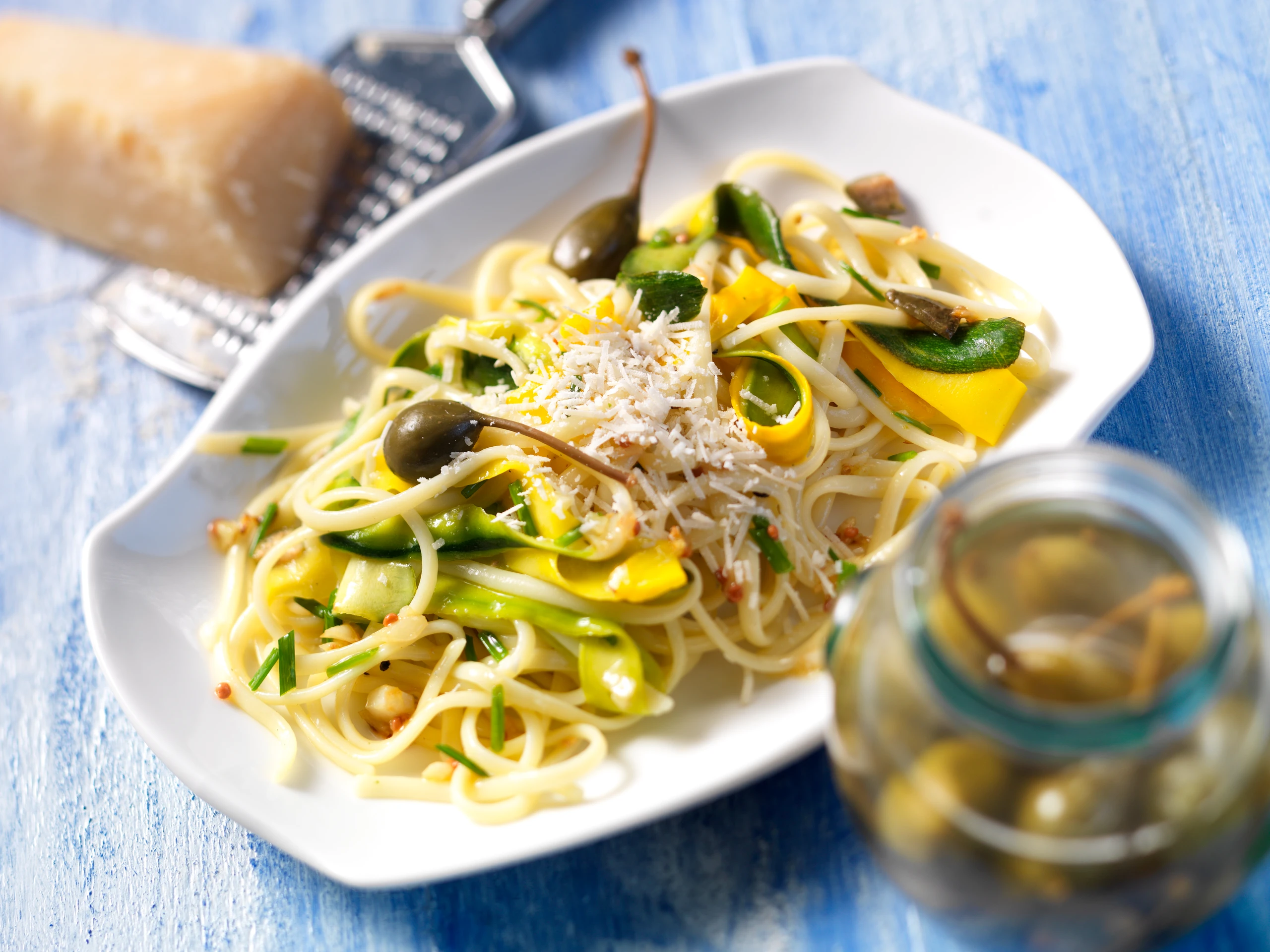 Linguine mit Zucchini und Kapern