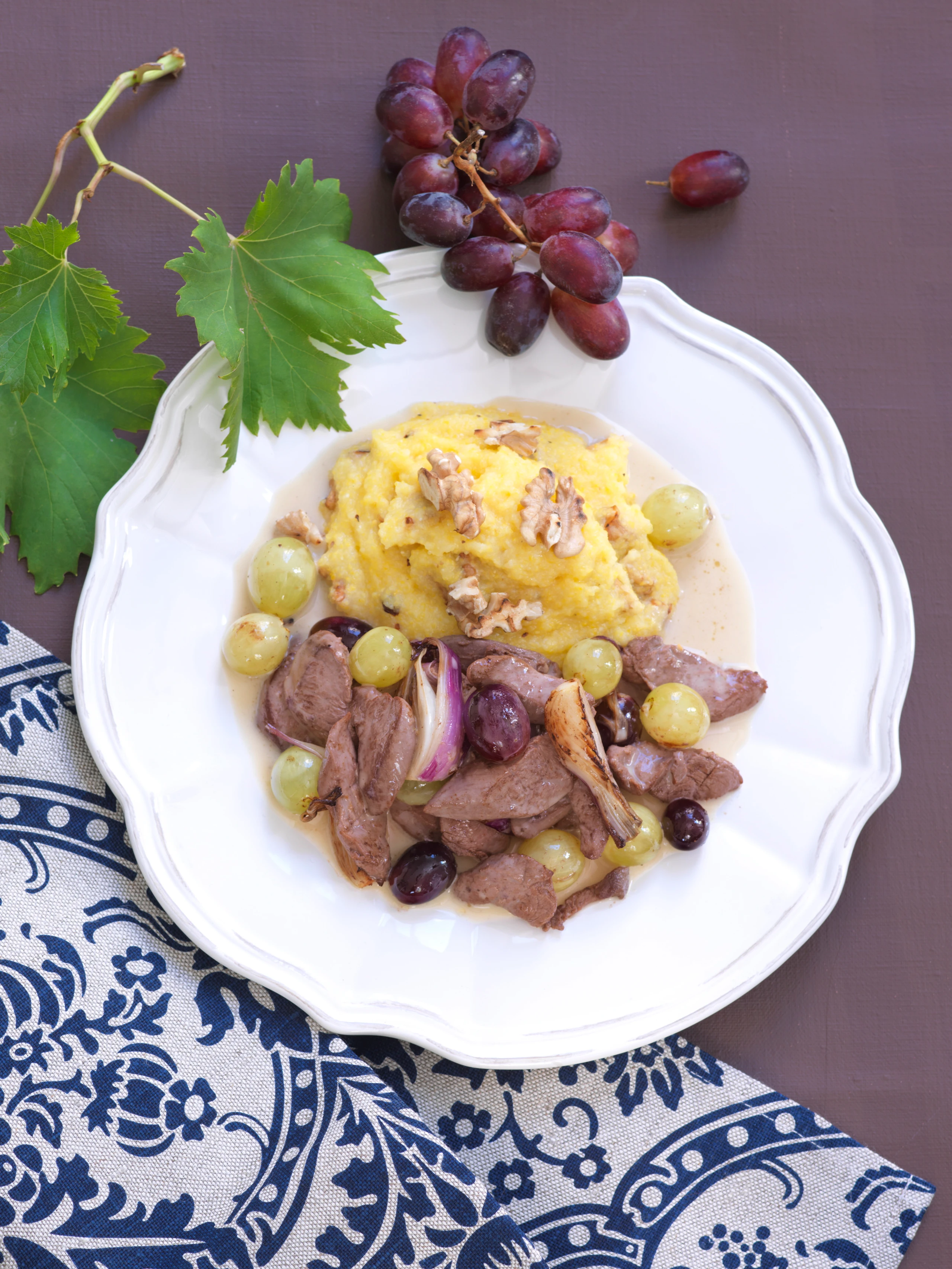 Rehgeschnetzeltes mit Nusspolenta