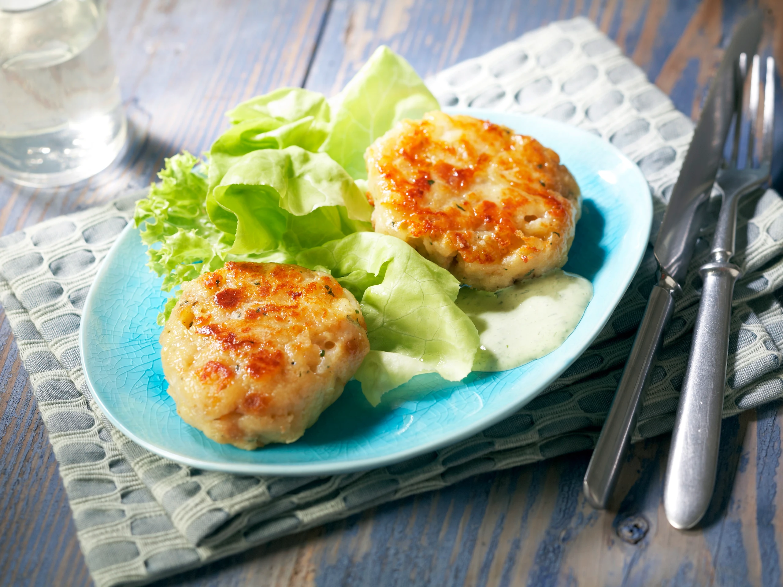 Bergkäse-Laibchen mit Schnittlauchsauce