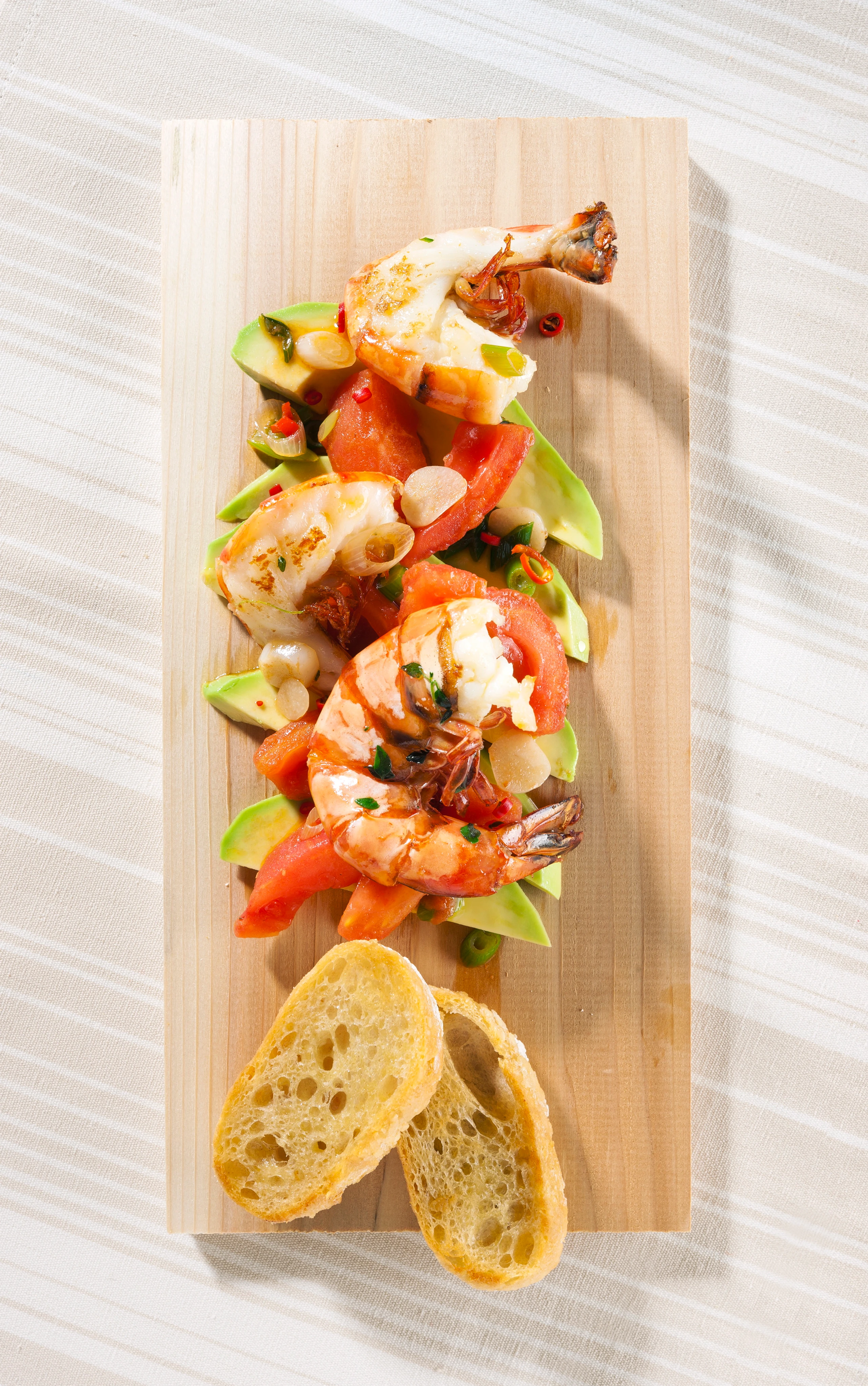 Garnelensalat mit Avocado und Paradeisern