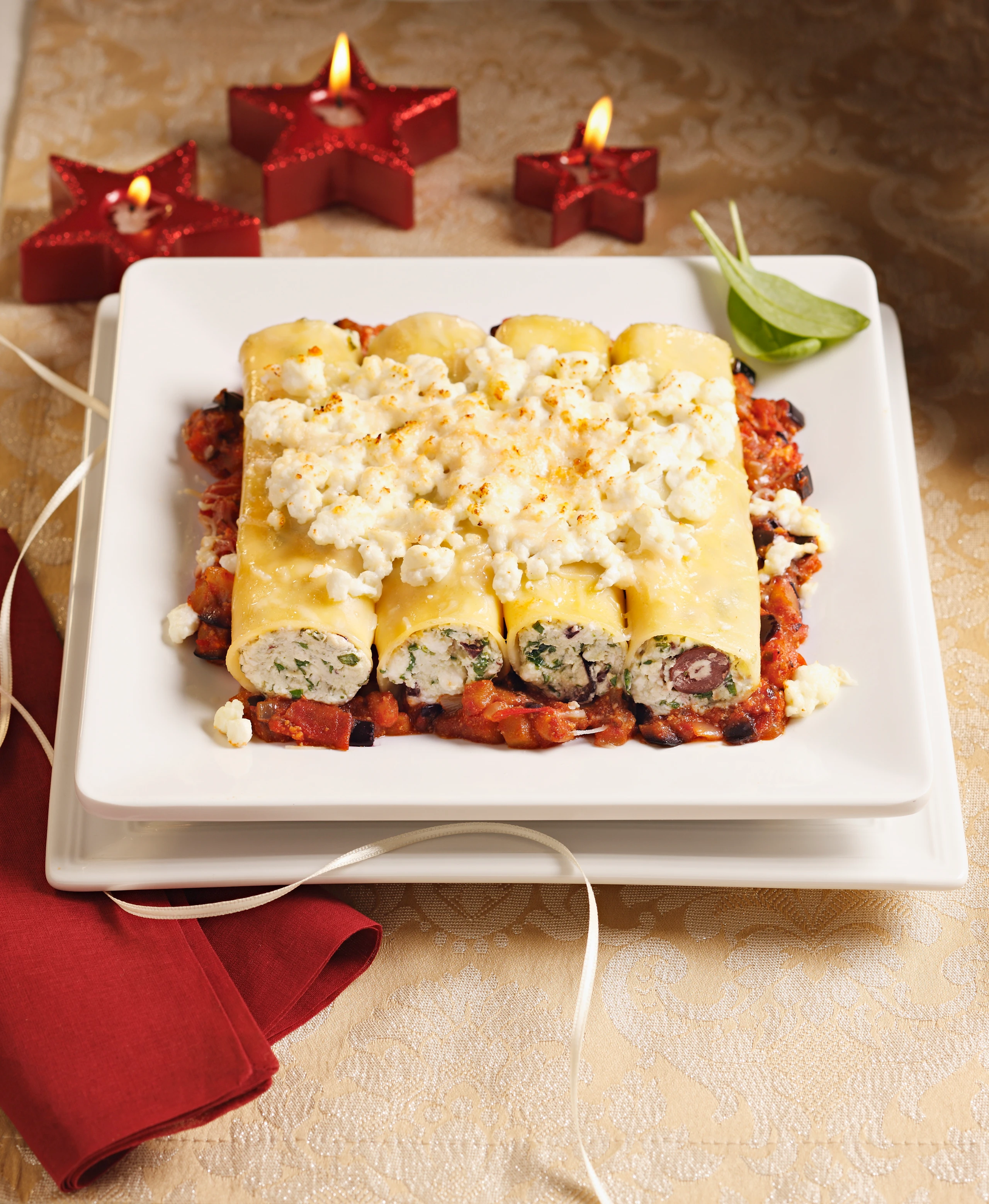 Cannelloni mit Schafkäse und Spinat auf Melanzanisugo