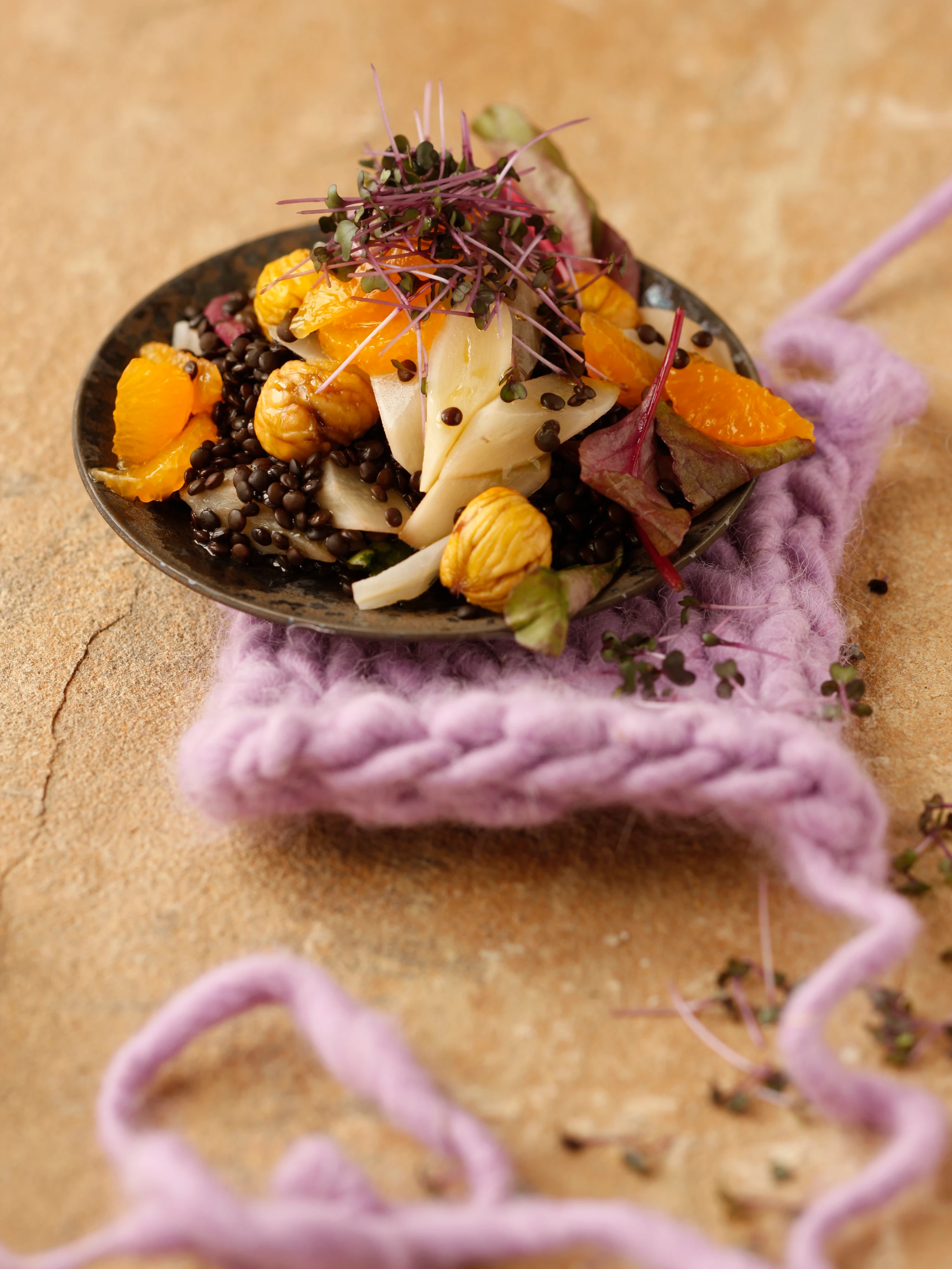 Schwarzwurzel-Linsen-Salat mit Maroni und Mandarinen