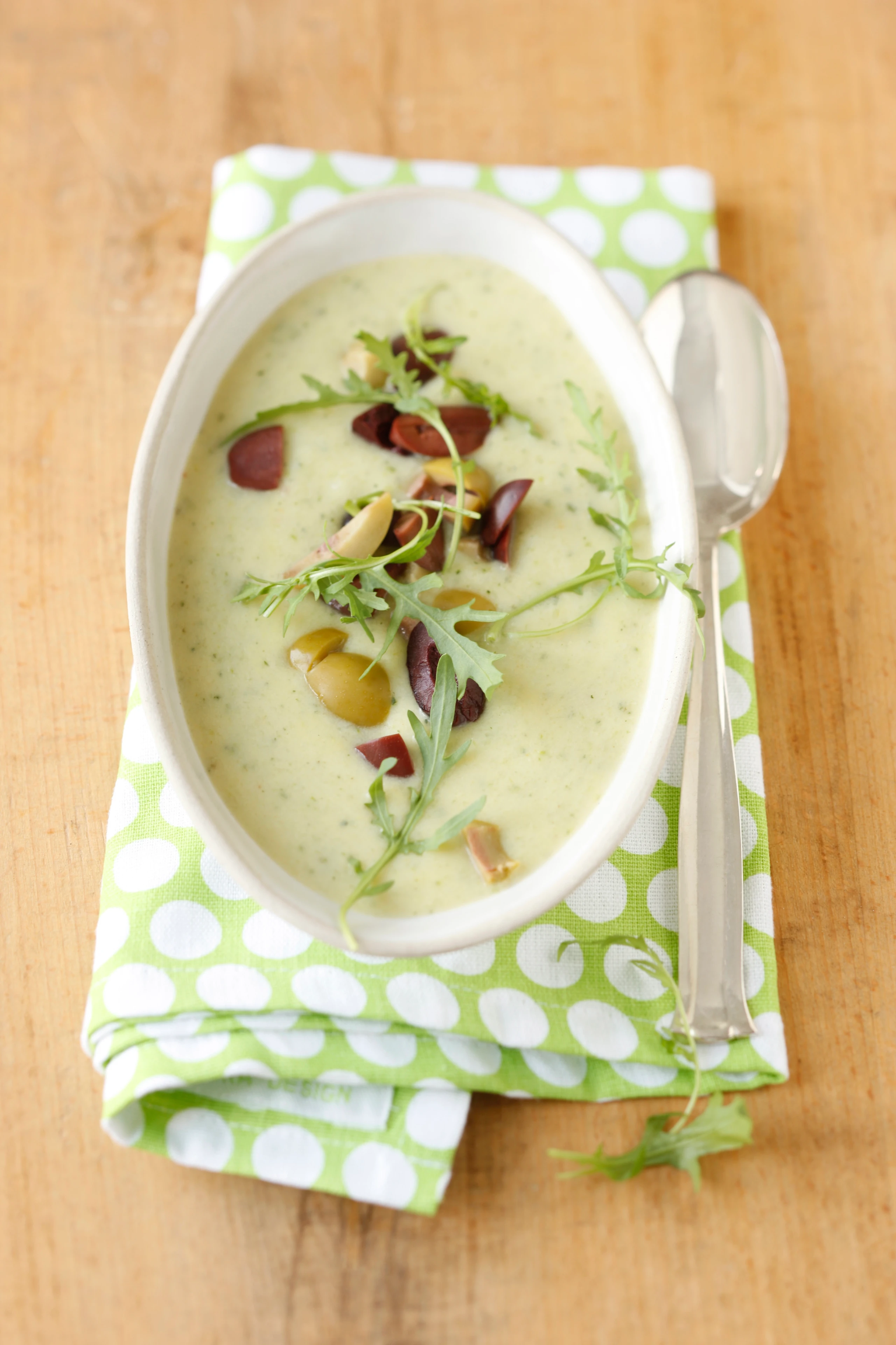 Zucchinisuppe mit Oliven