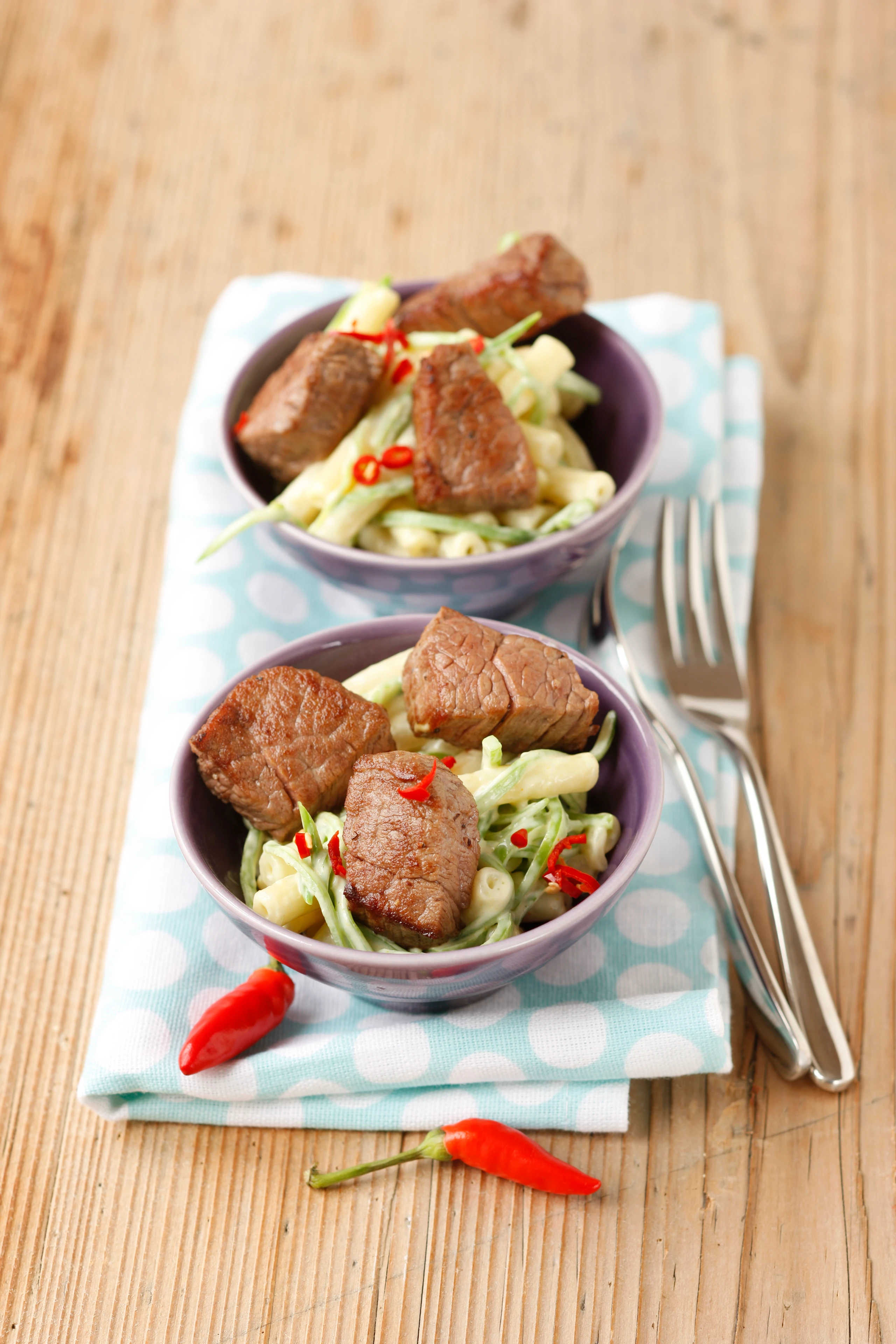 Nudelsalat mit Rindsfilet und Chili