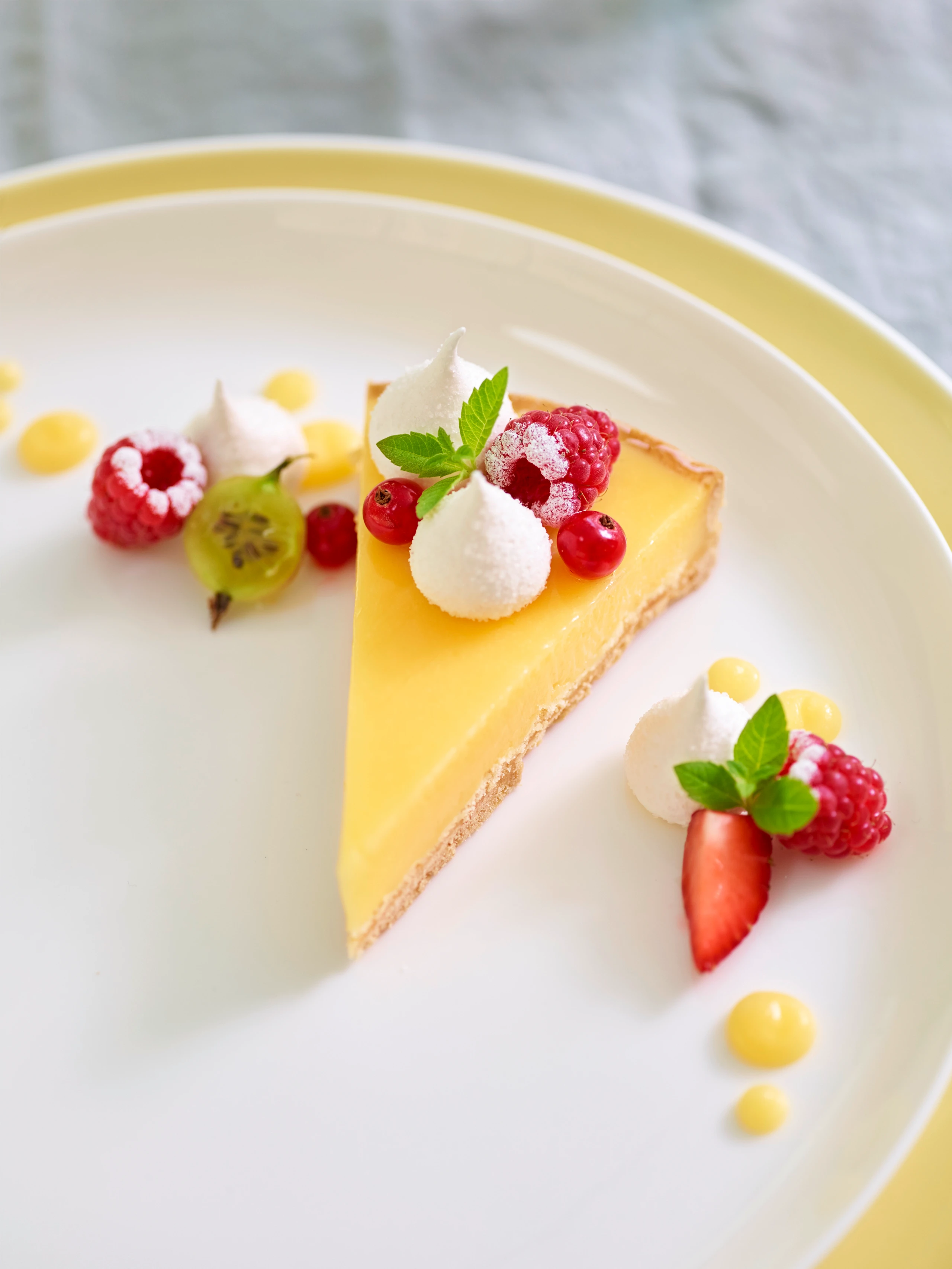 Zitronentarte mit Beeren