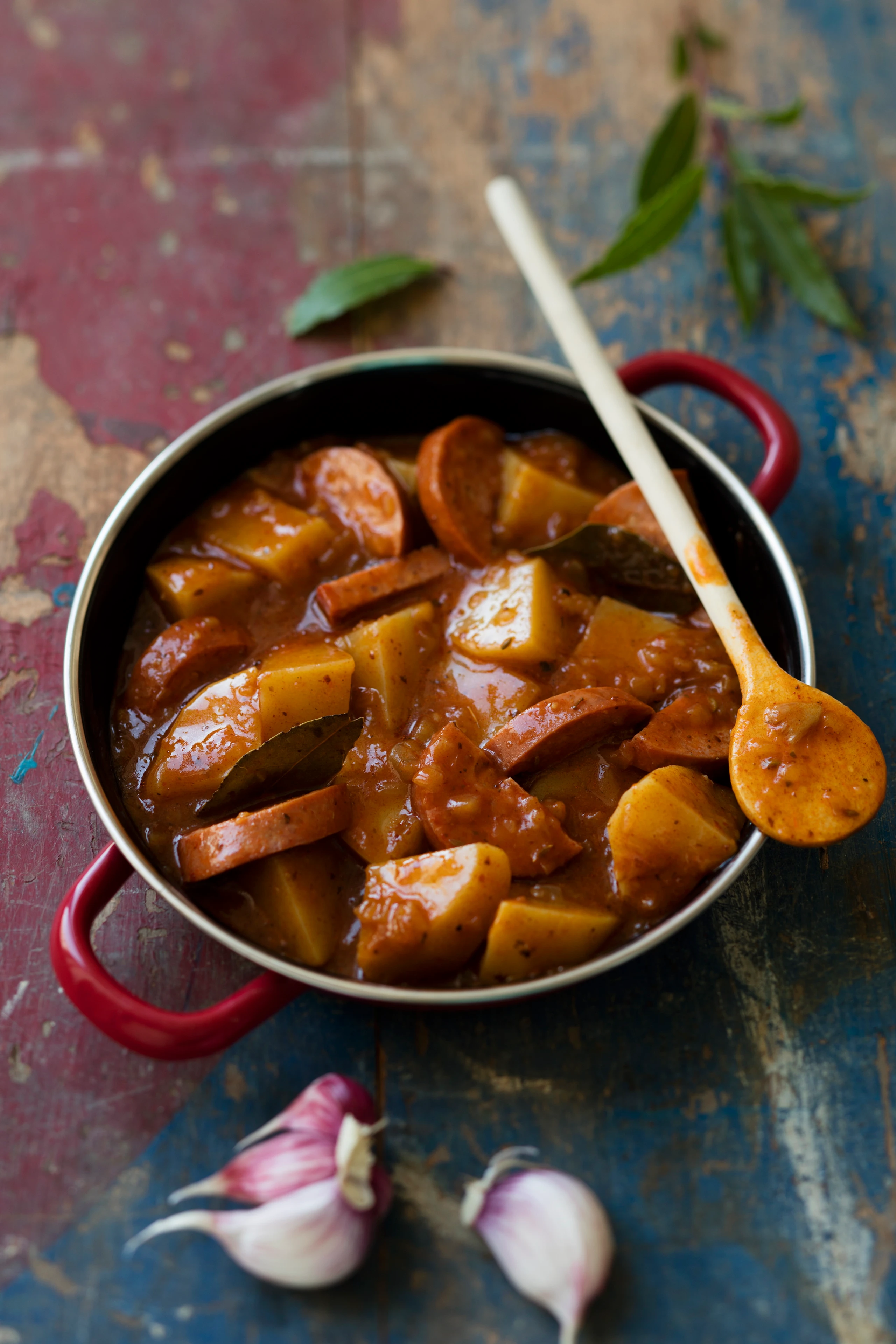 Erdäpfelgulasch mit Wurst