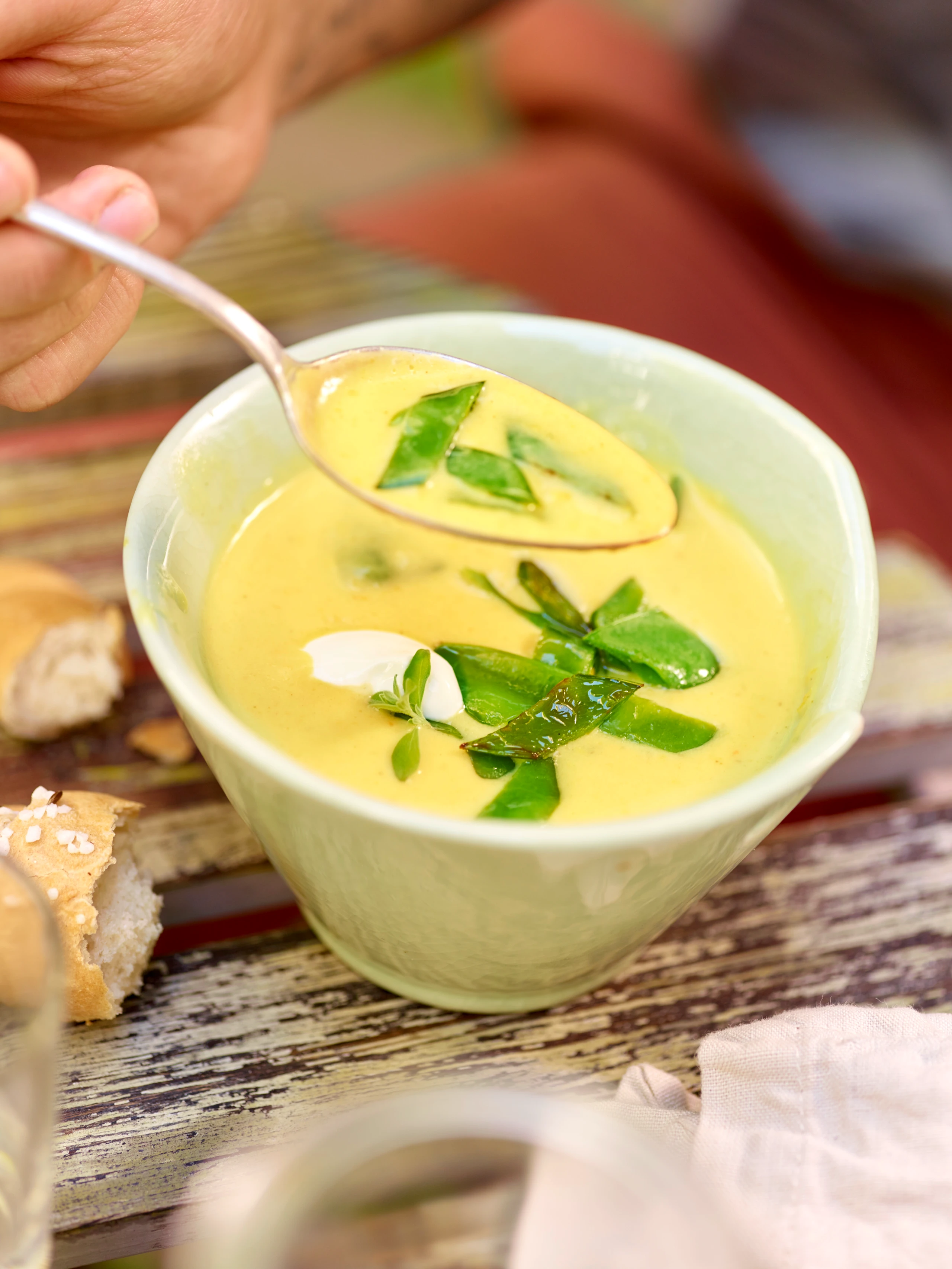 Schnelle, gelbe Paprikasuppe