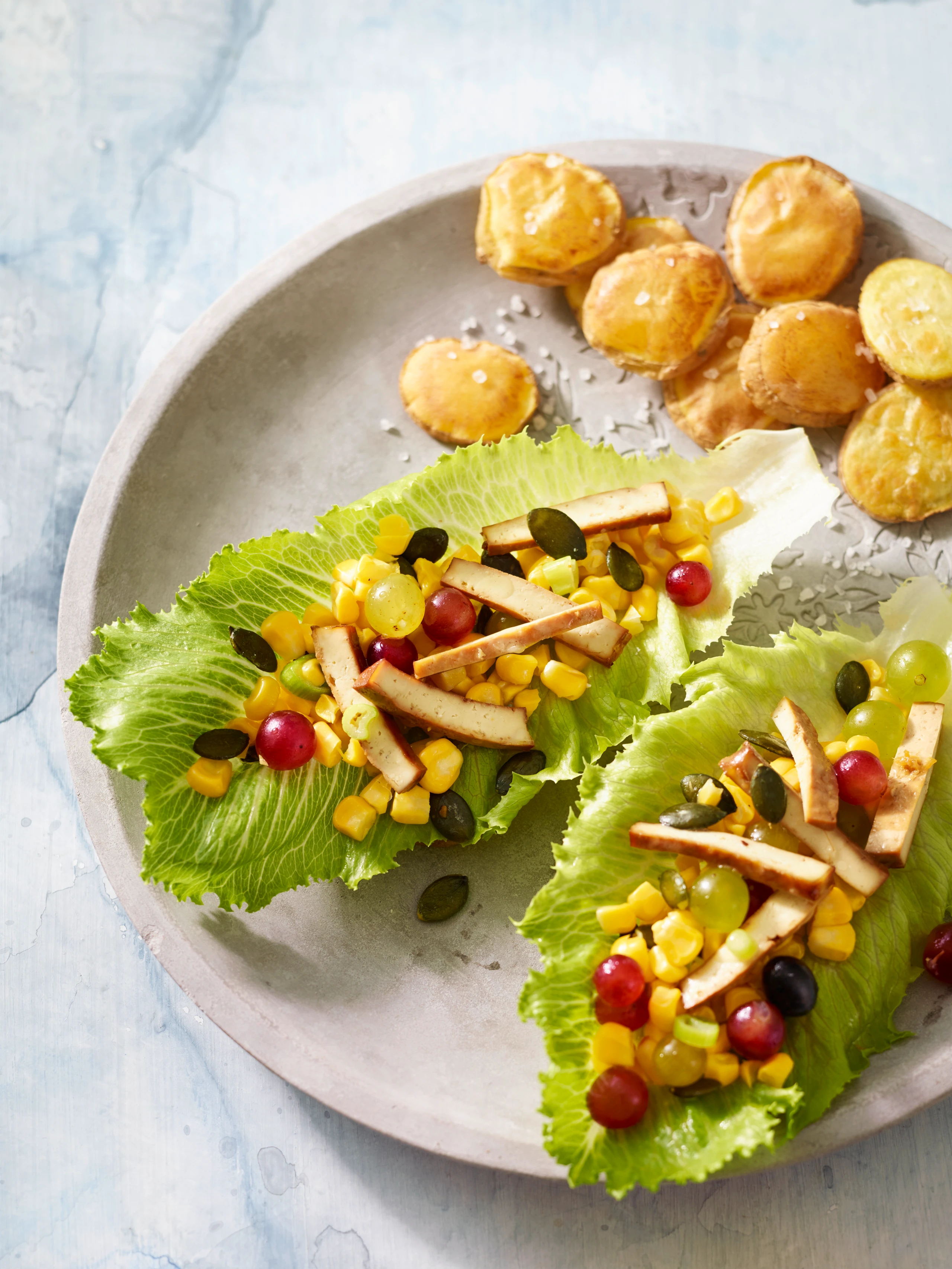 Mais-Trauben-Salat mit Gewürz-Tofu