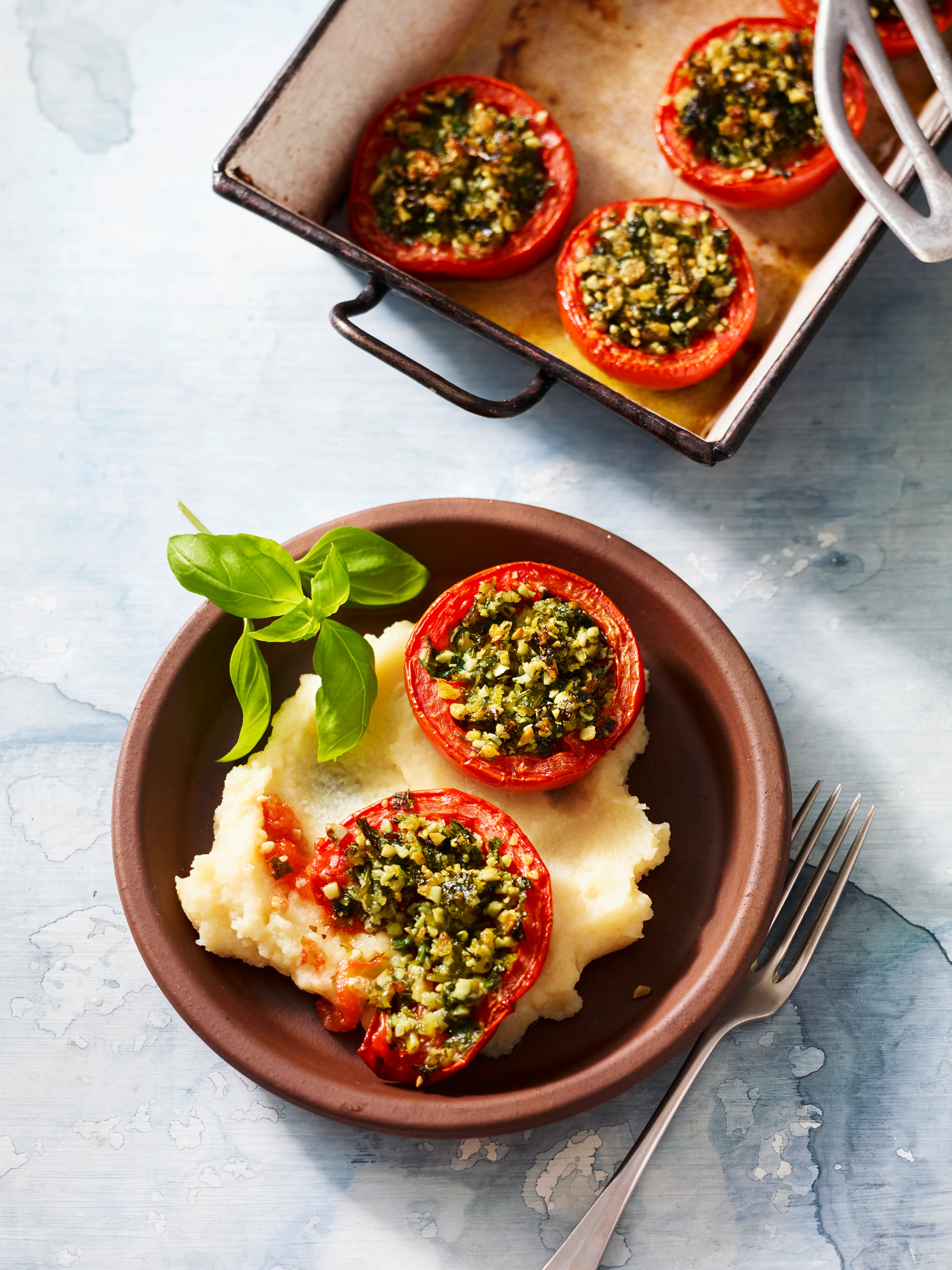 Kräuter-Paradeiser auf Selleriepüree