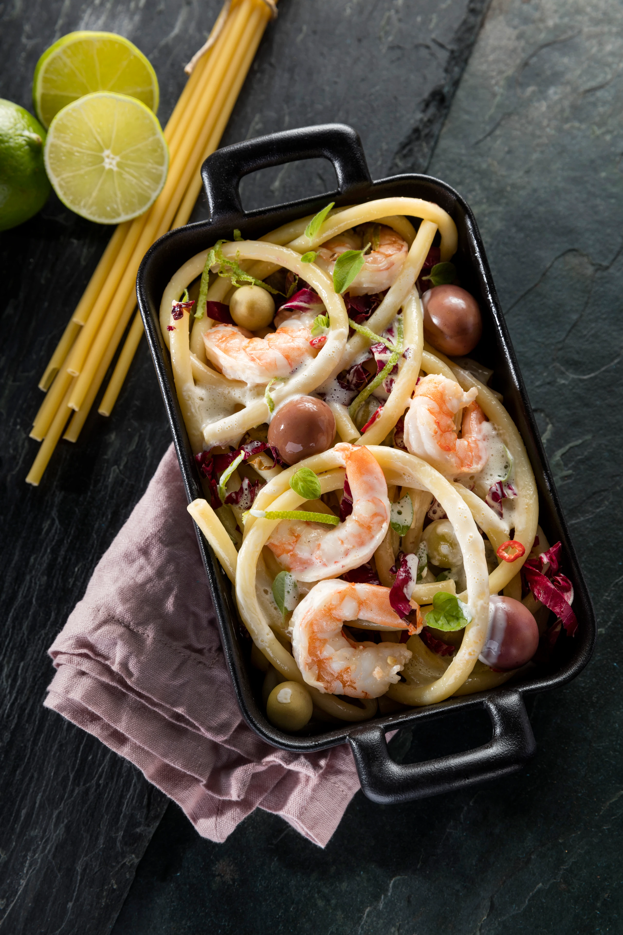 Oliven-Makkaroni mit Garnelen