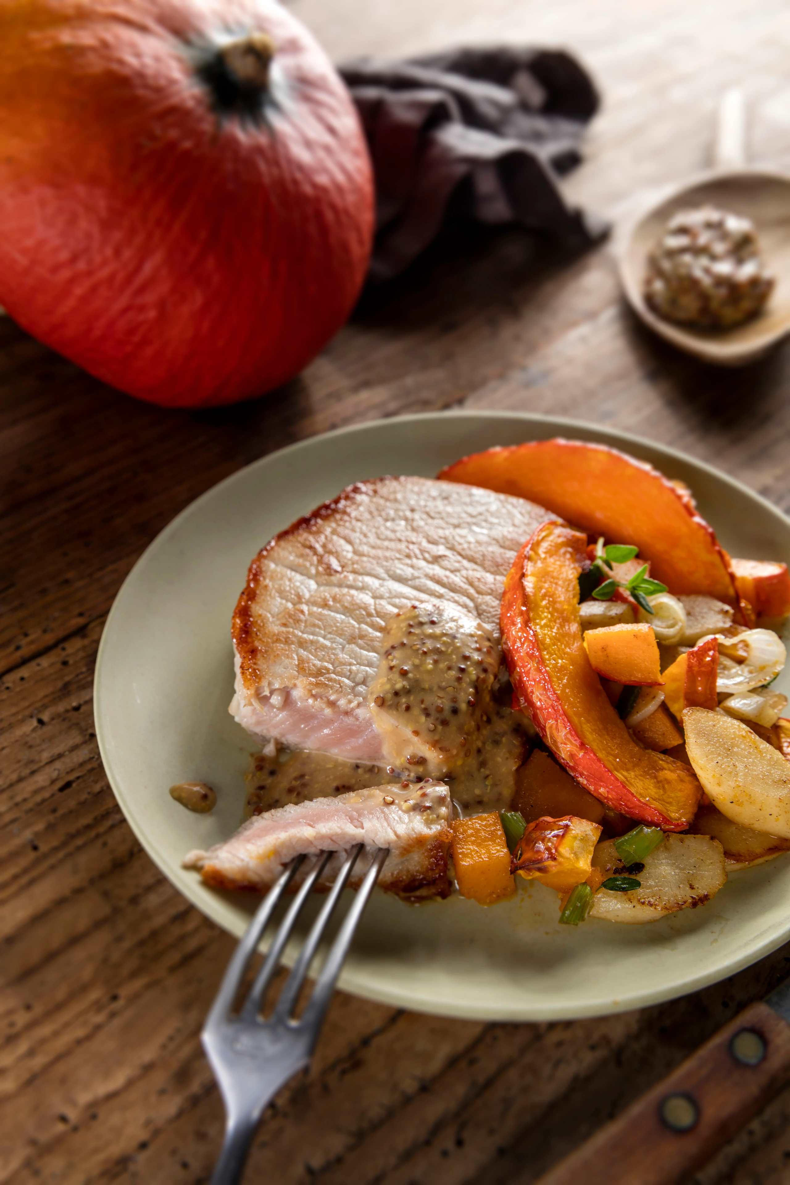 Schweinssteaks mit Ofengemüse