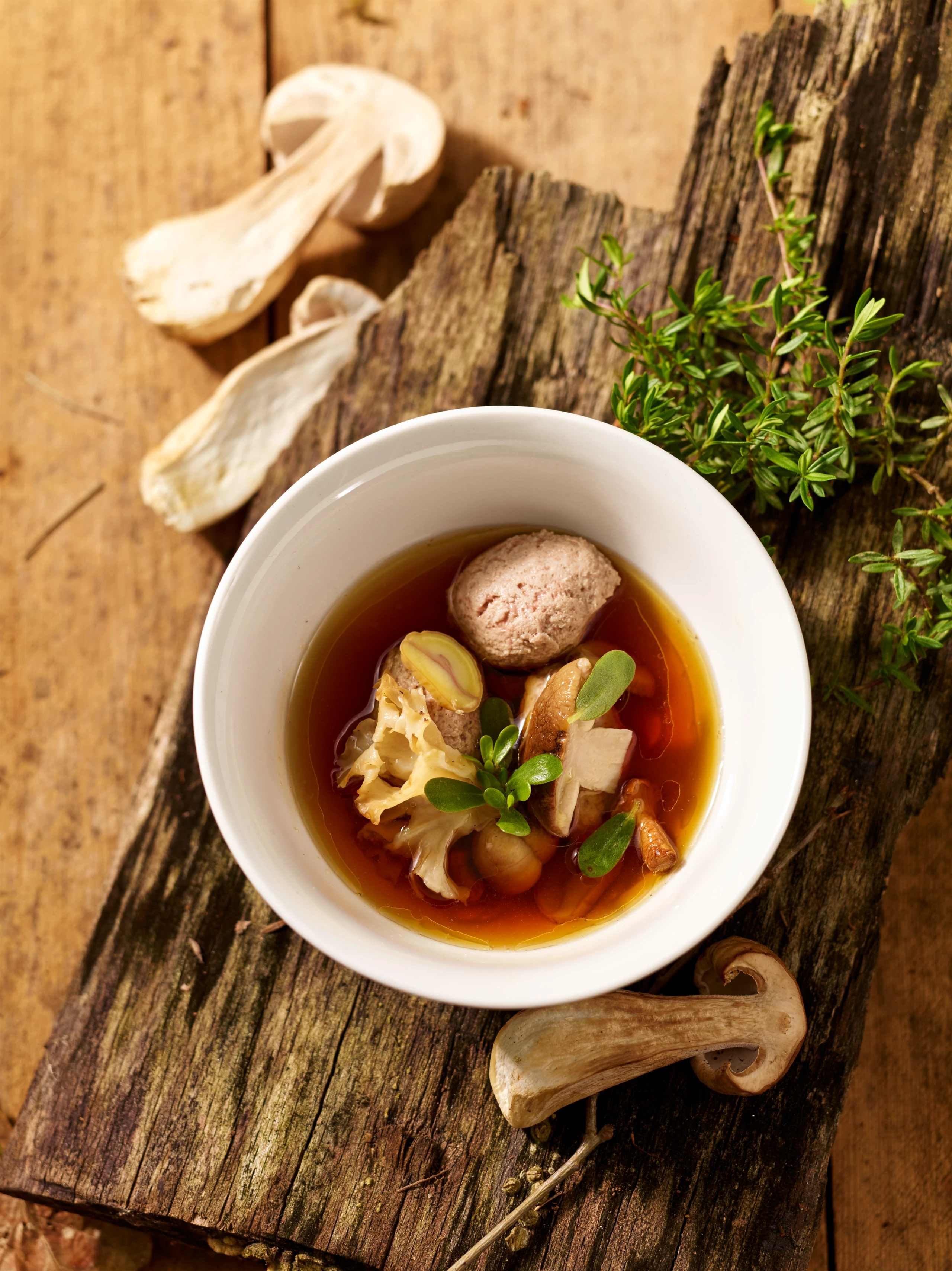 Wild-Consommé mit Rehnockerln