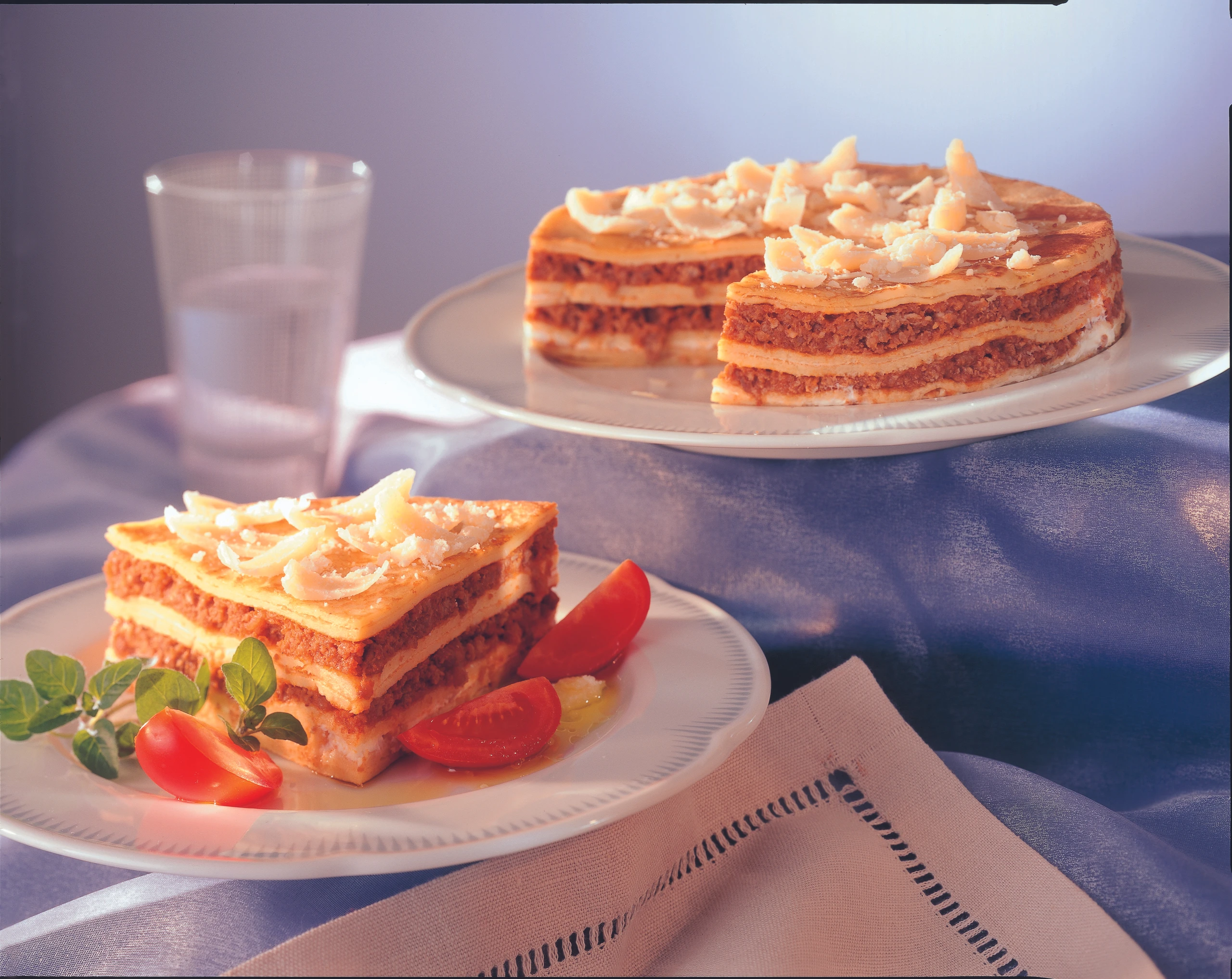 Palatschinkentorte mit Kalbsragout gefüllt