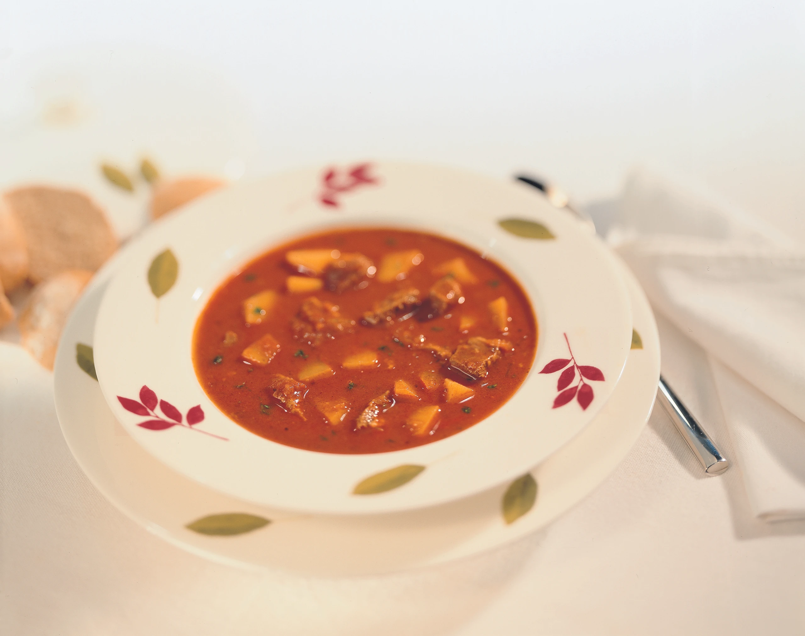 Gulaschsuppe mit Kraut und Putenfleisch