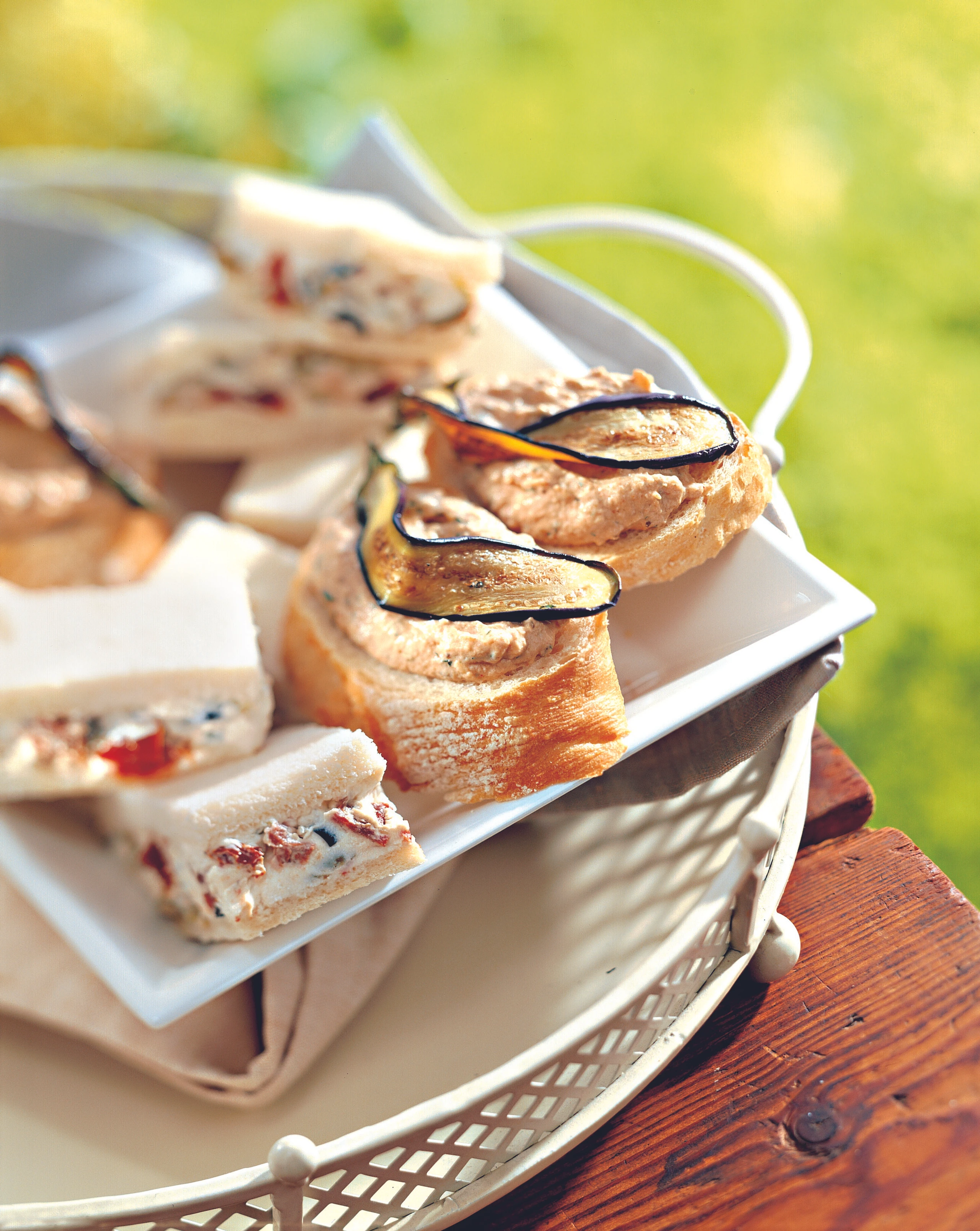 Tramezzini mit Antipasti-Ricotta