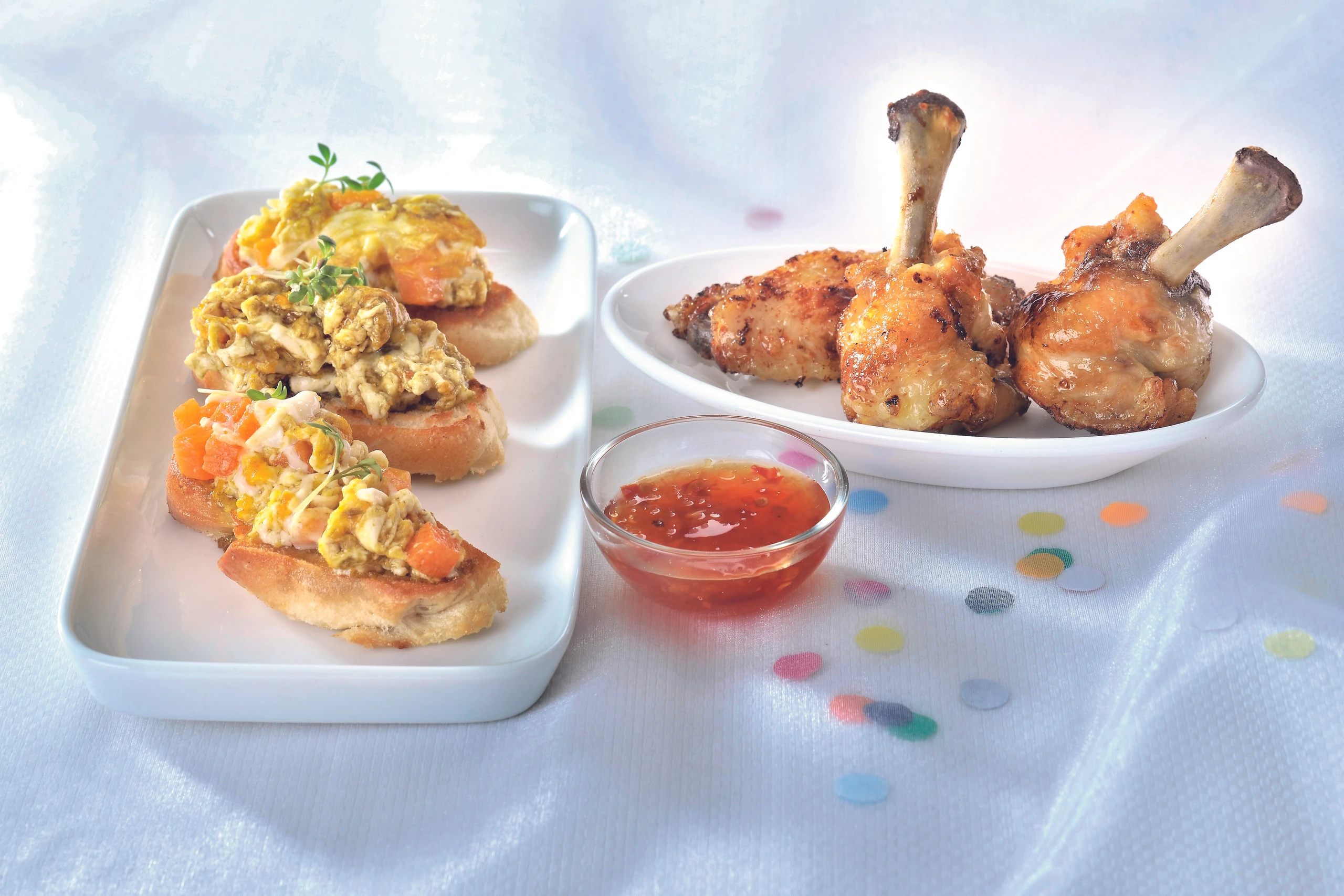 Knusprige Hühnerflügerl und -keulen