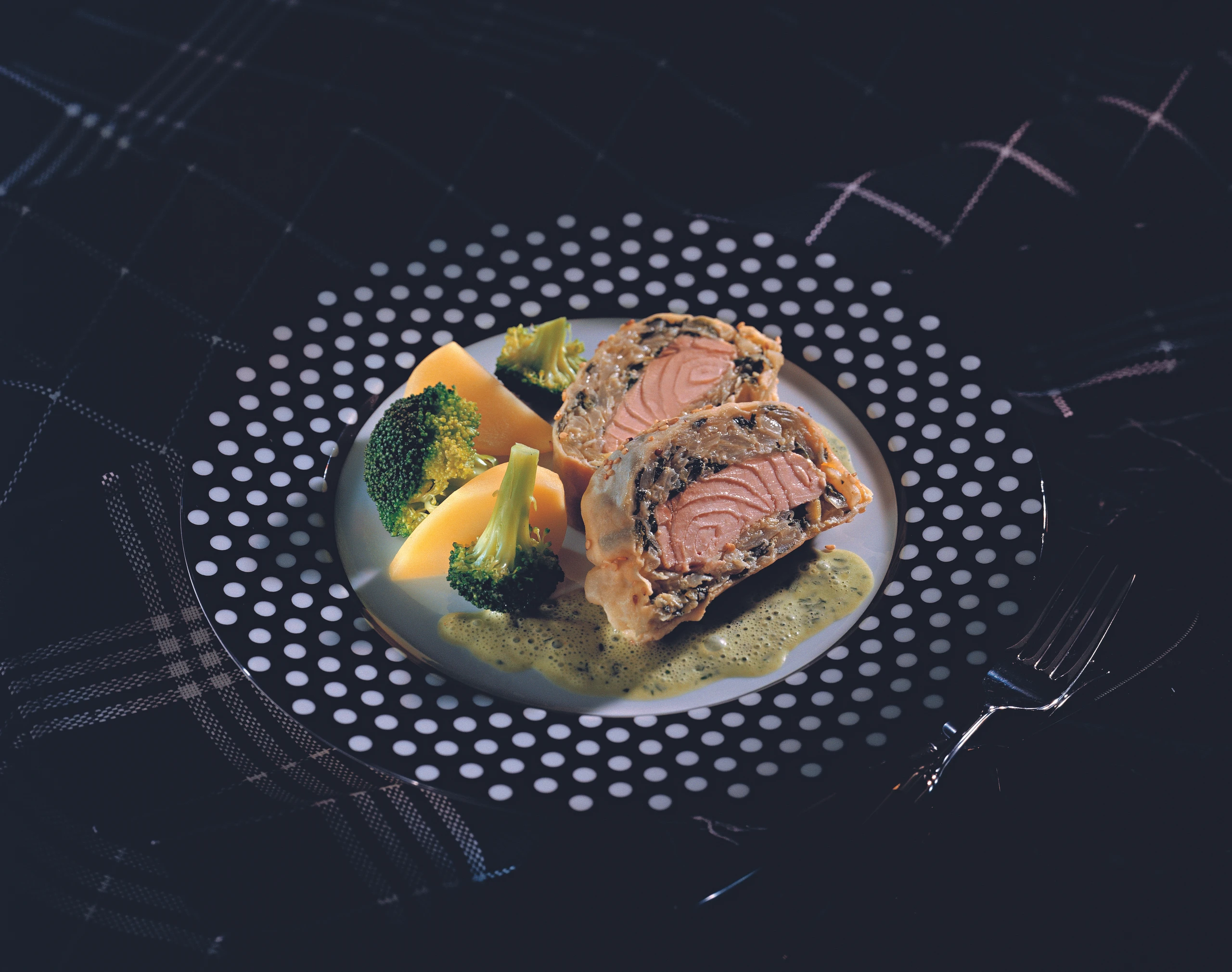 Strudel mit Kraut und Lachsforelle gefüllt