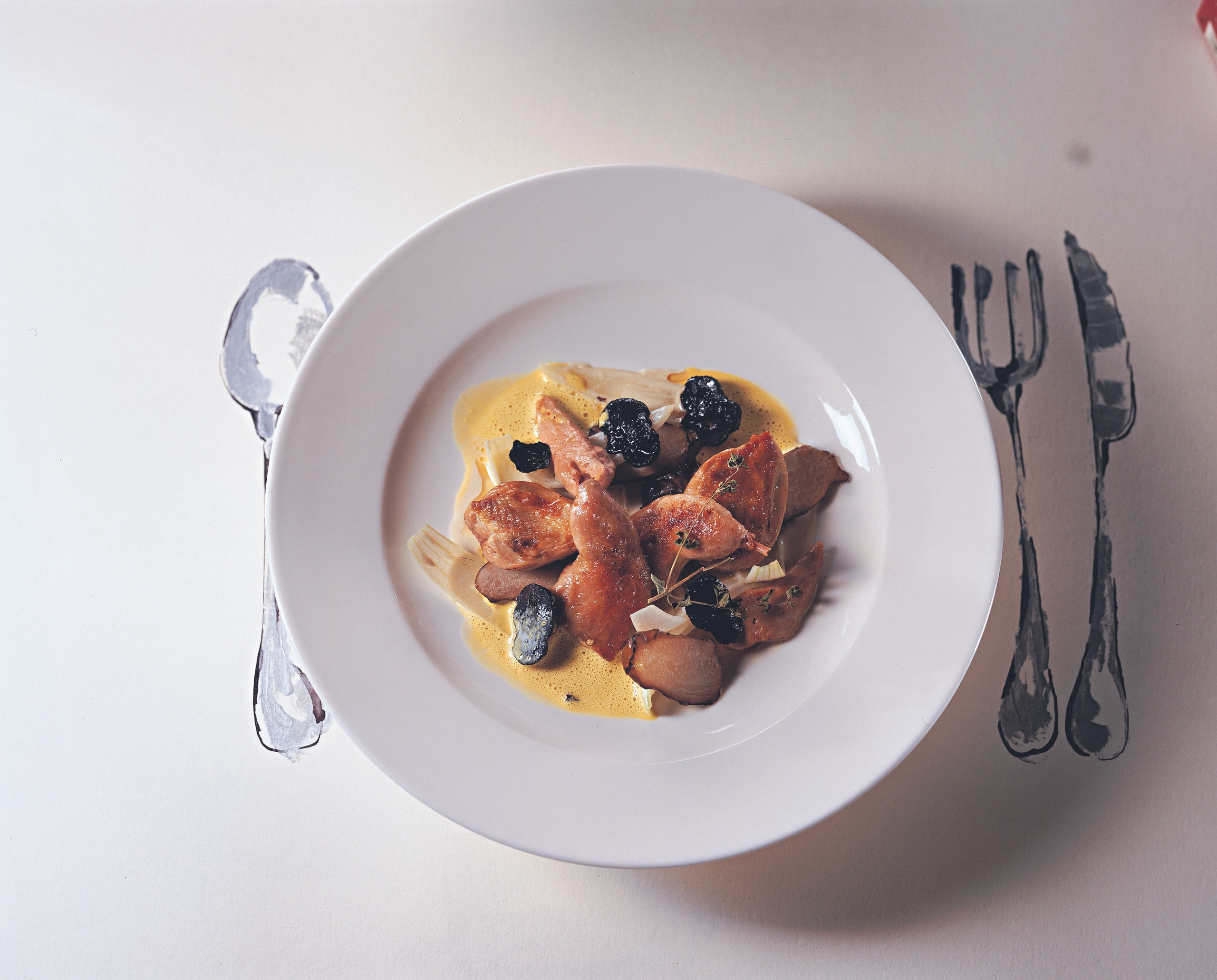 Marinierte, gebratene Wachteln mit Topinambur-Zwiebelgemüse