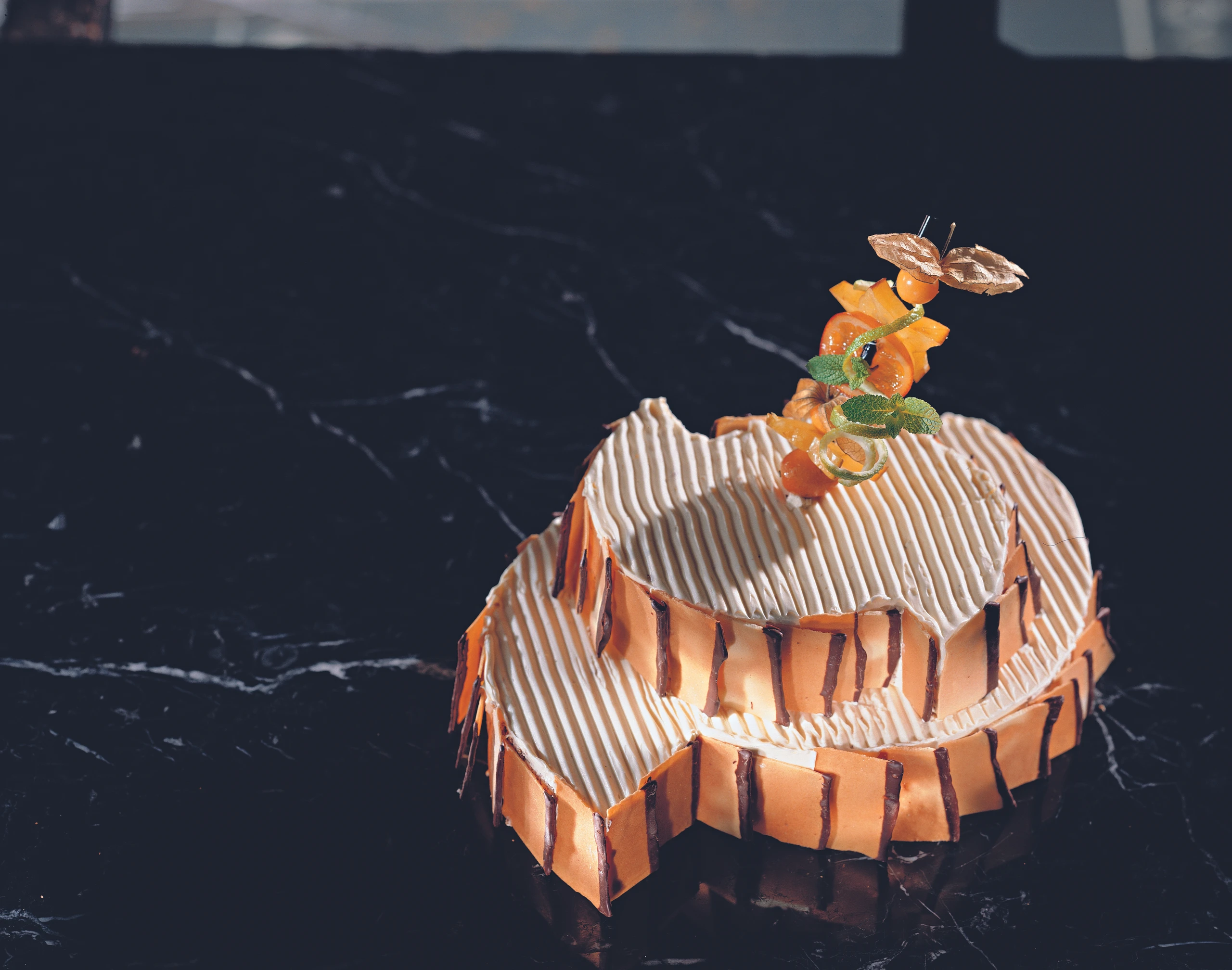 Mandeltorte mit Hippenblättern