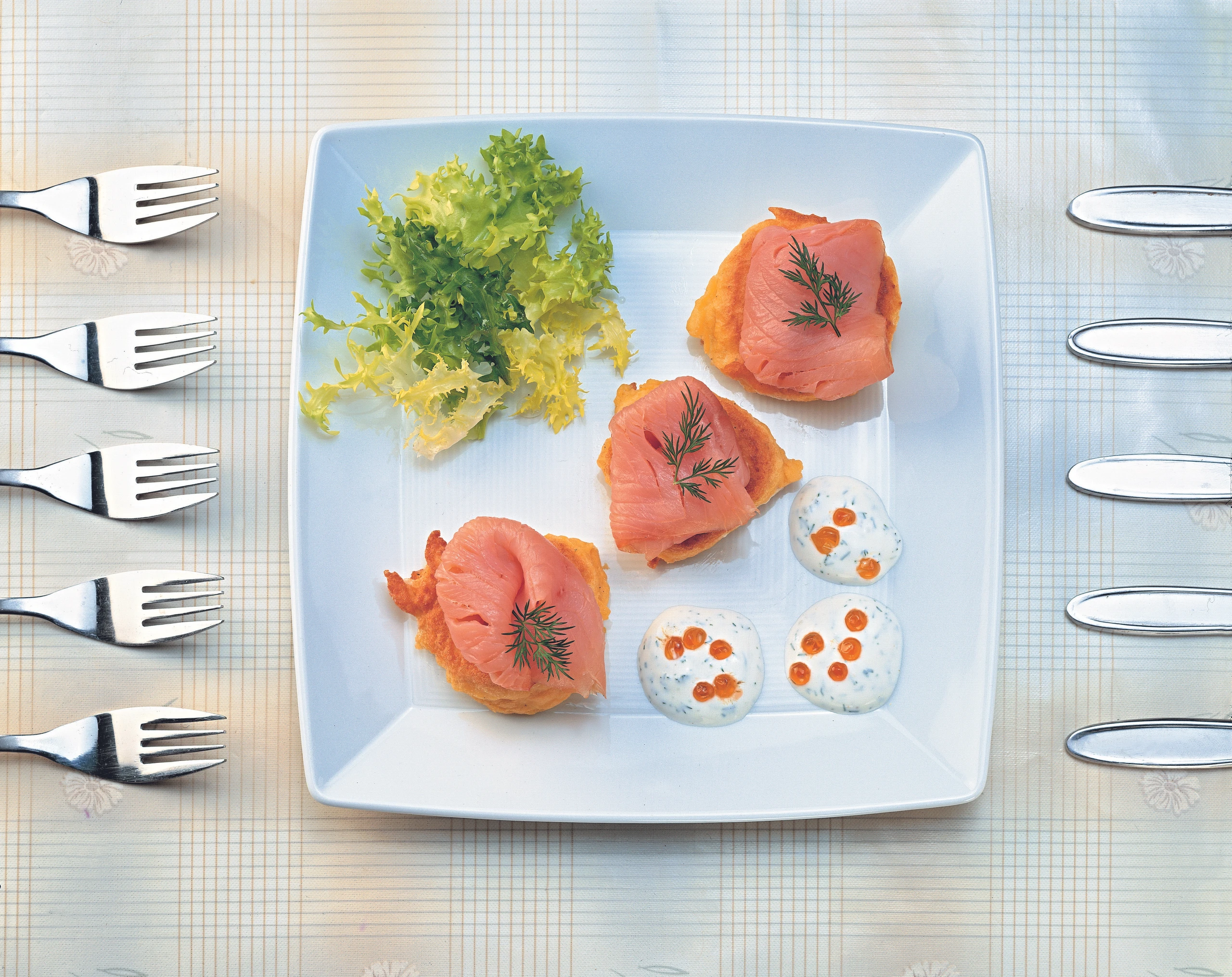 Räucherlachs auf Erdäpfel-Crêpes