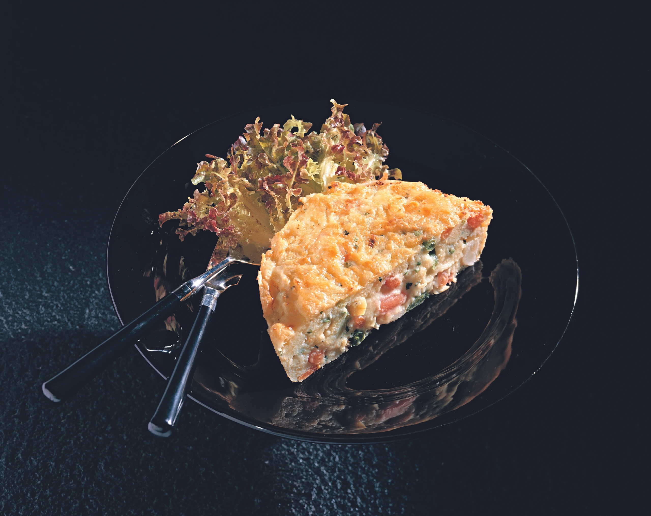 Schneller Gemüseauflauf mit Blattsalat