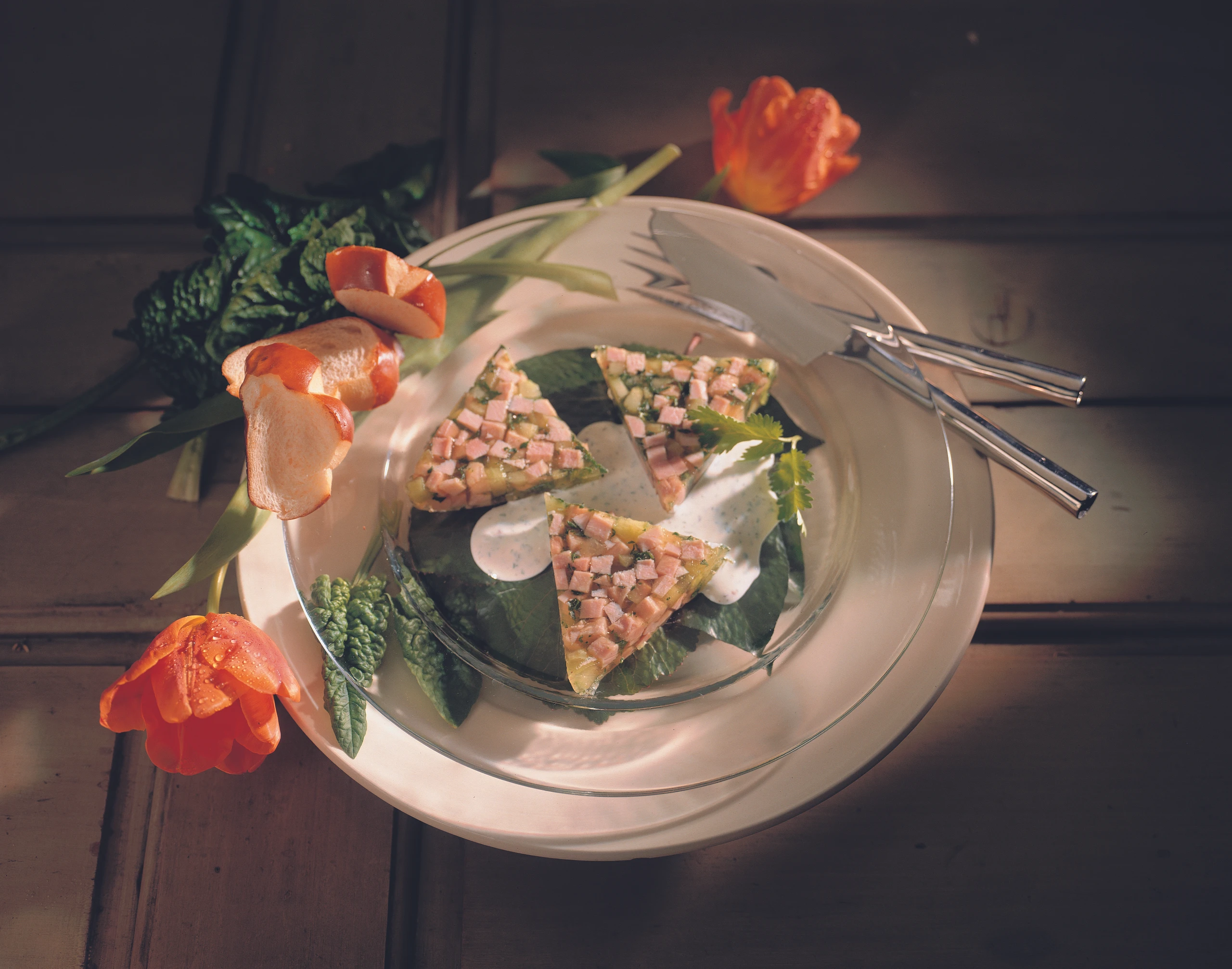 Schinken-Gurken-Sulz mit Koriandersauce