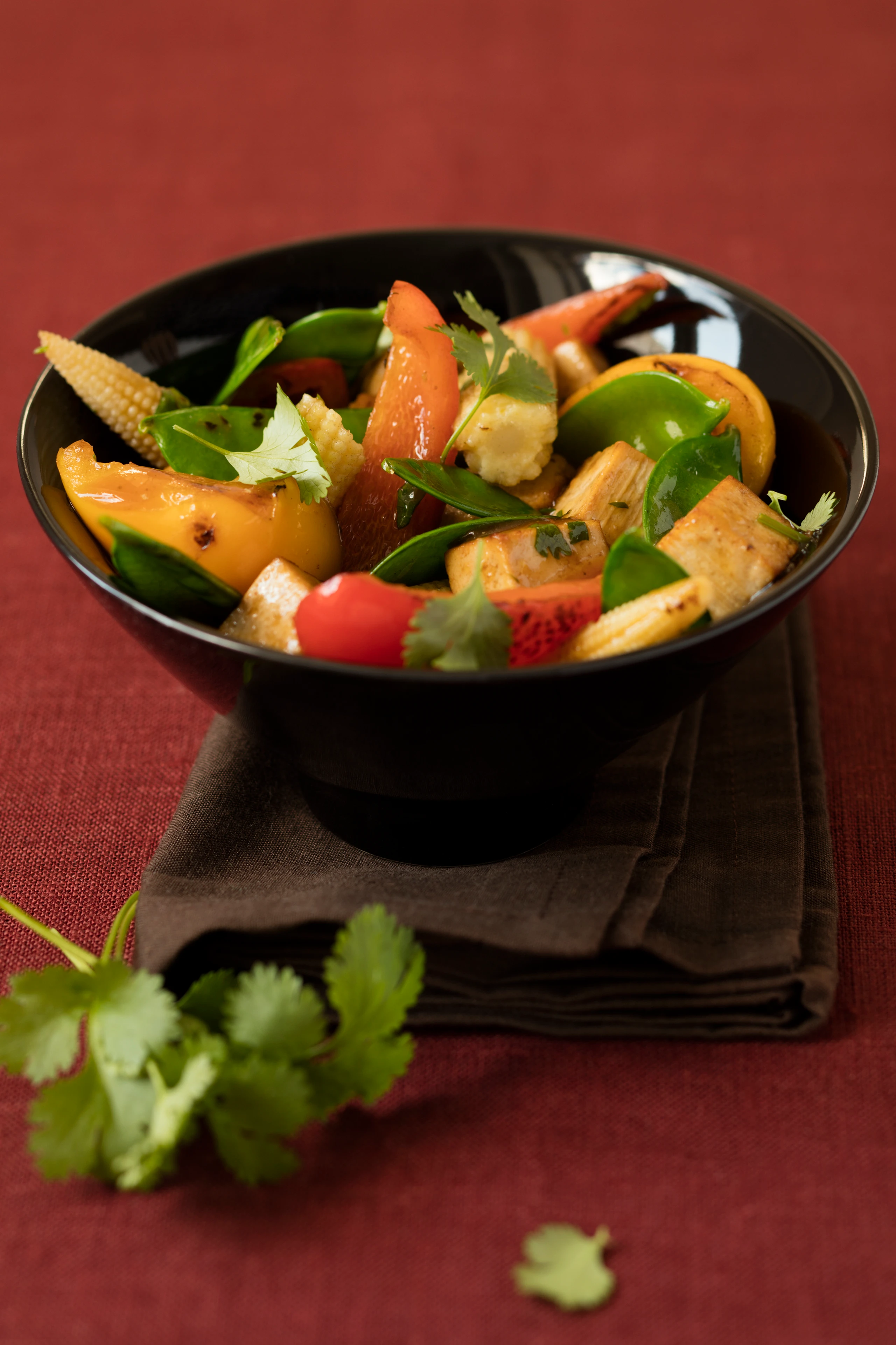 Wokgemüse mit Tofu und Koriander