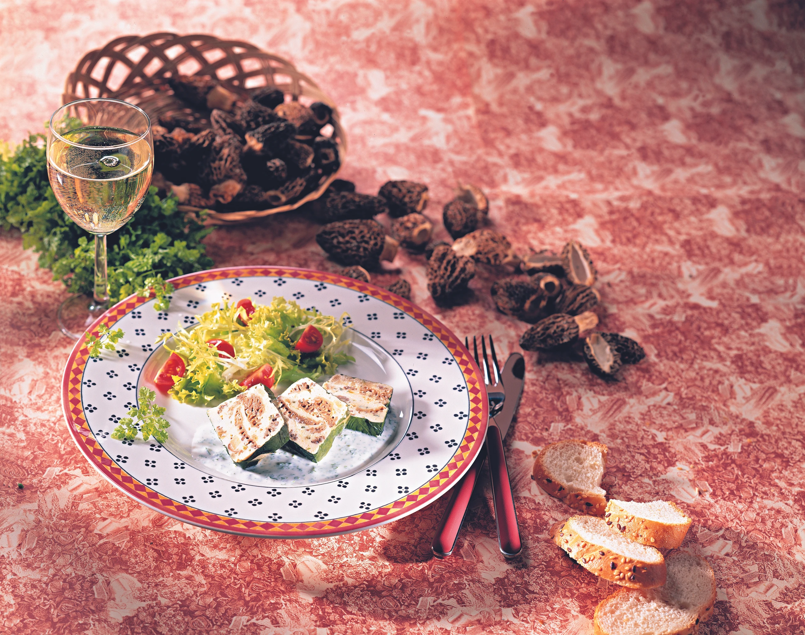 Morchel-Huhn-Terrine mit Kerbelsauce