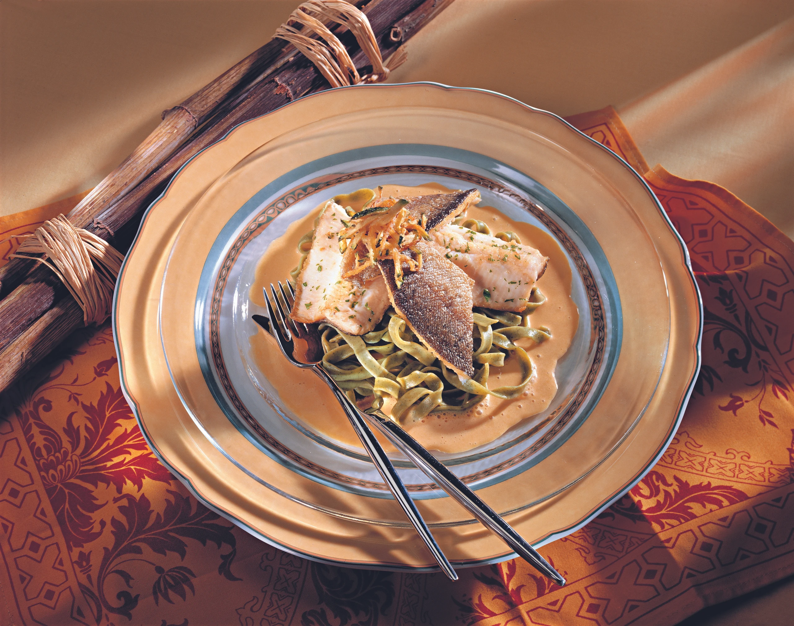 Gebratene Forellenfilets mit Karottensauce