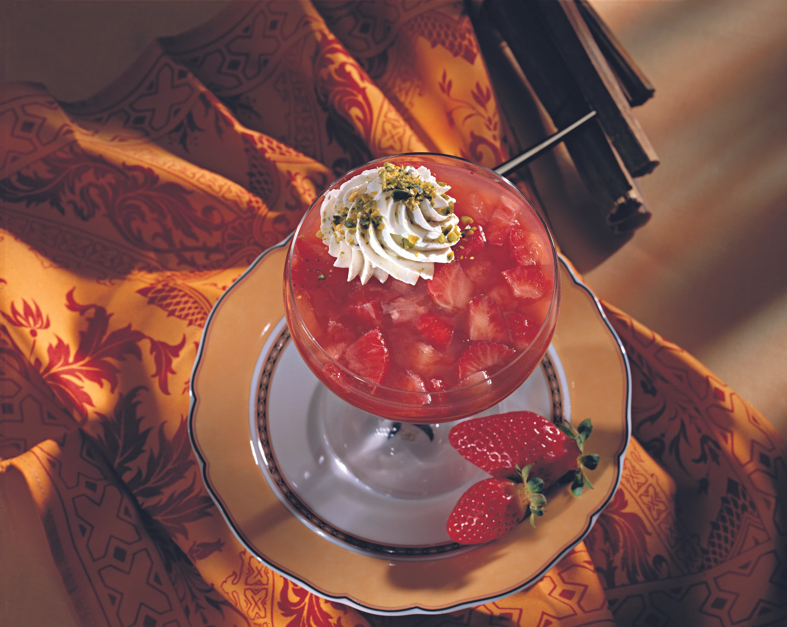 Erdbeer-Ananasgelee mit Pistazienobers