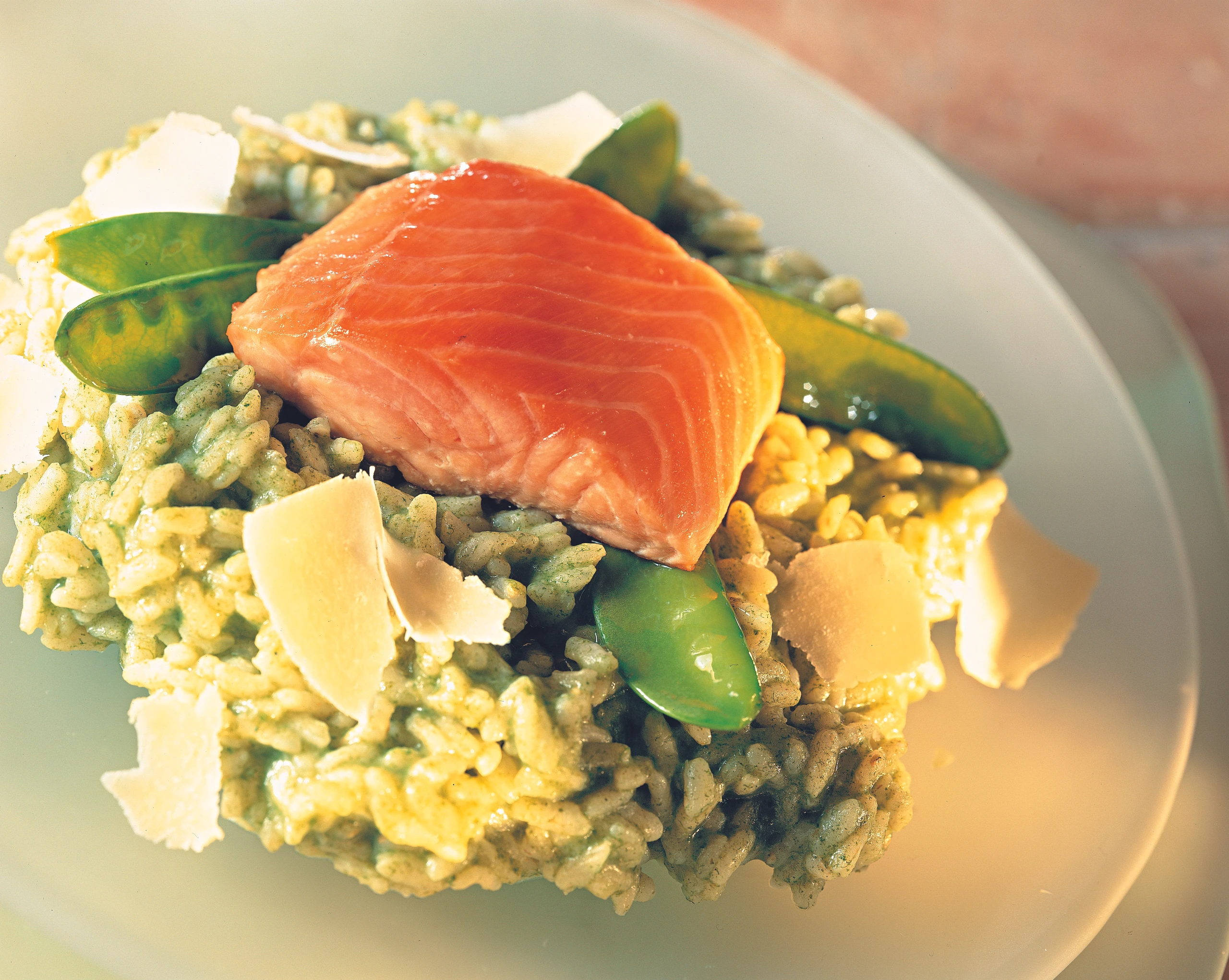 Lachsfilet auf Kräuterrisotto