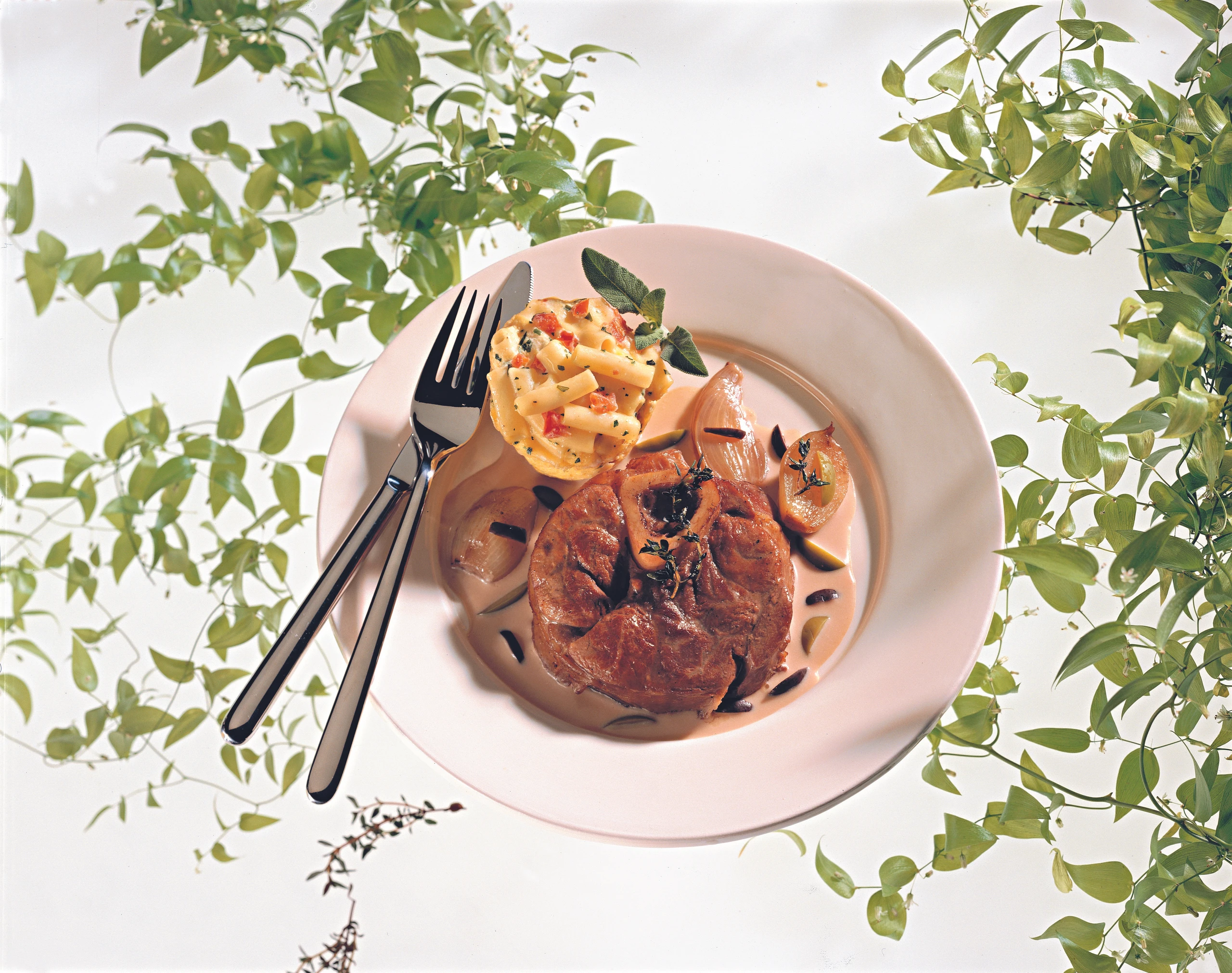 Ossobuco mit Schafkäsesauce und Makkaroni-Törtchen