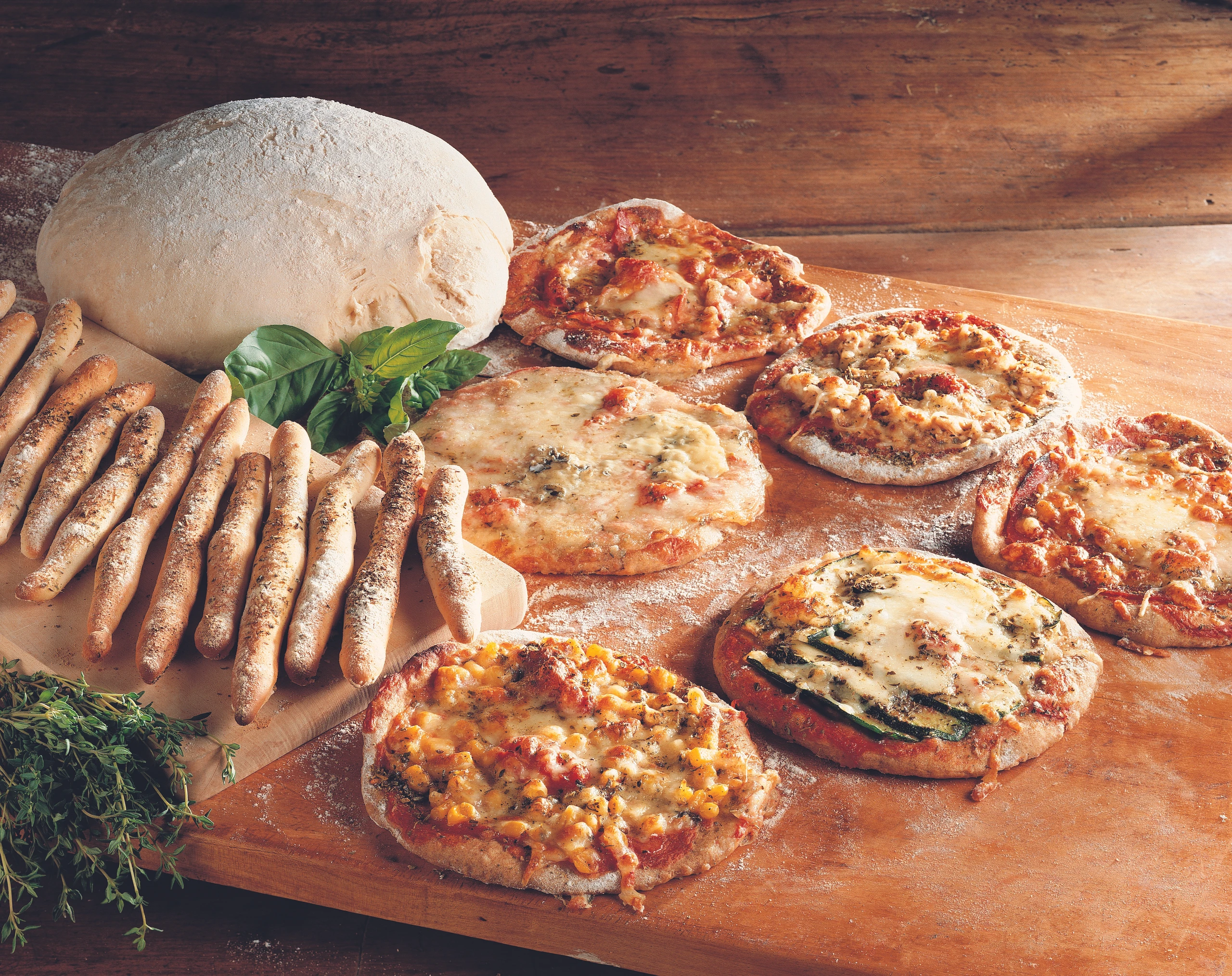 Pizzateig für Pizzen und Pizzastangerl