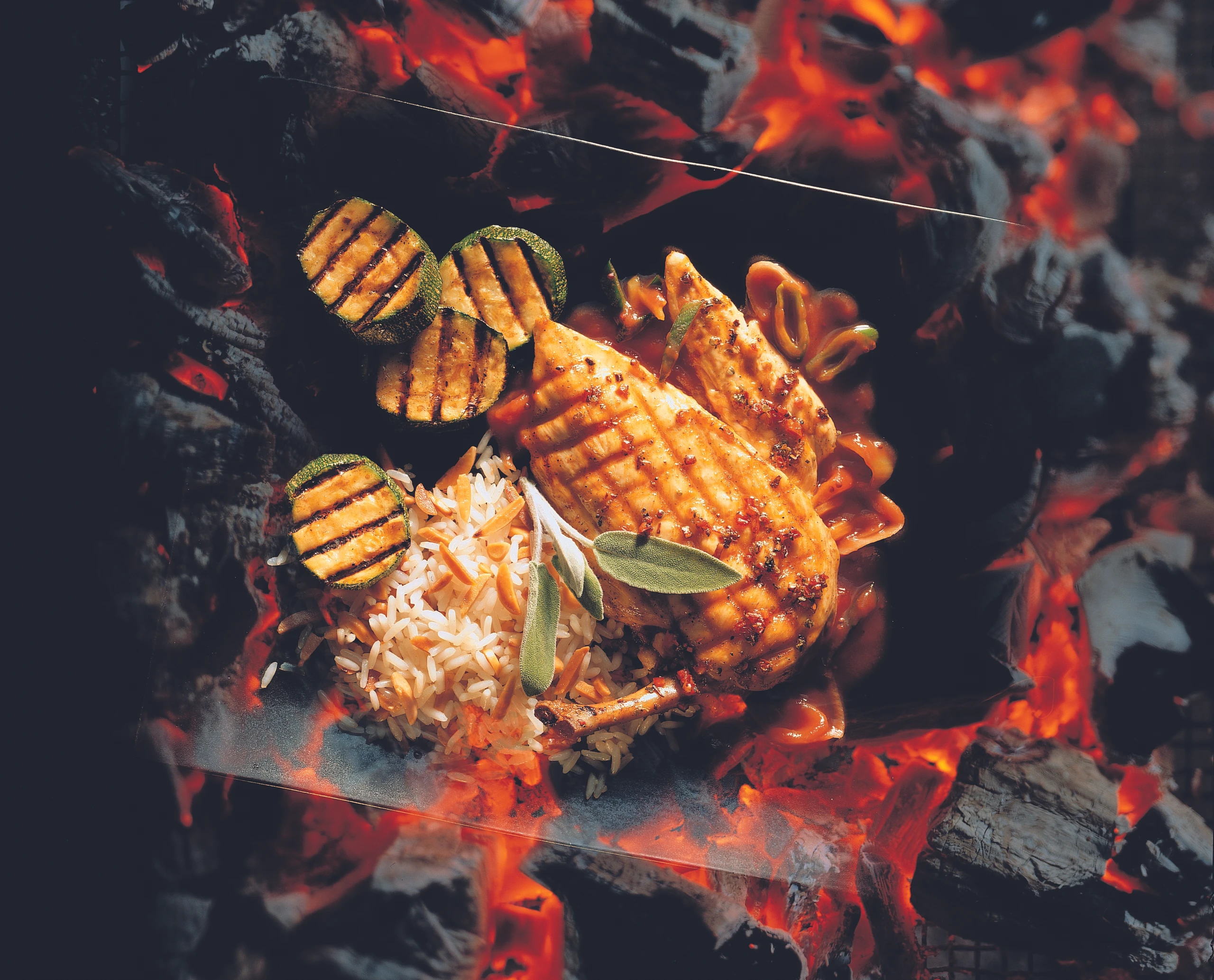 Marinierte Hühnerbrust vom Grill mit Salbei und Pfefferoni