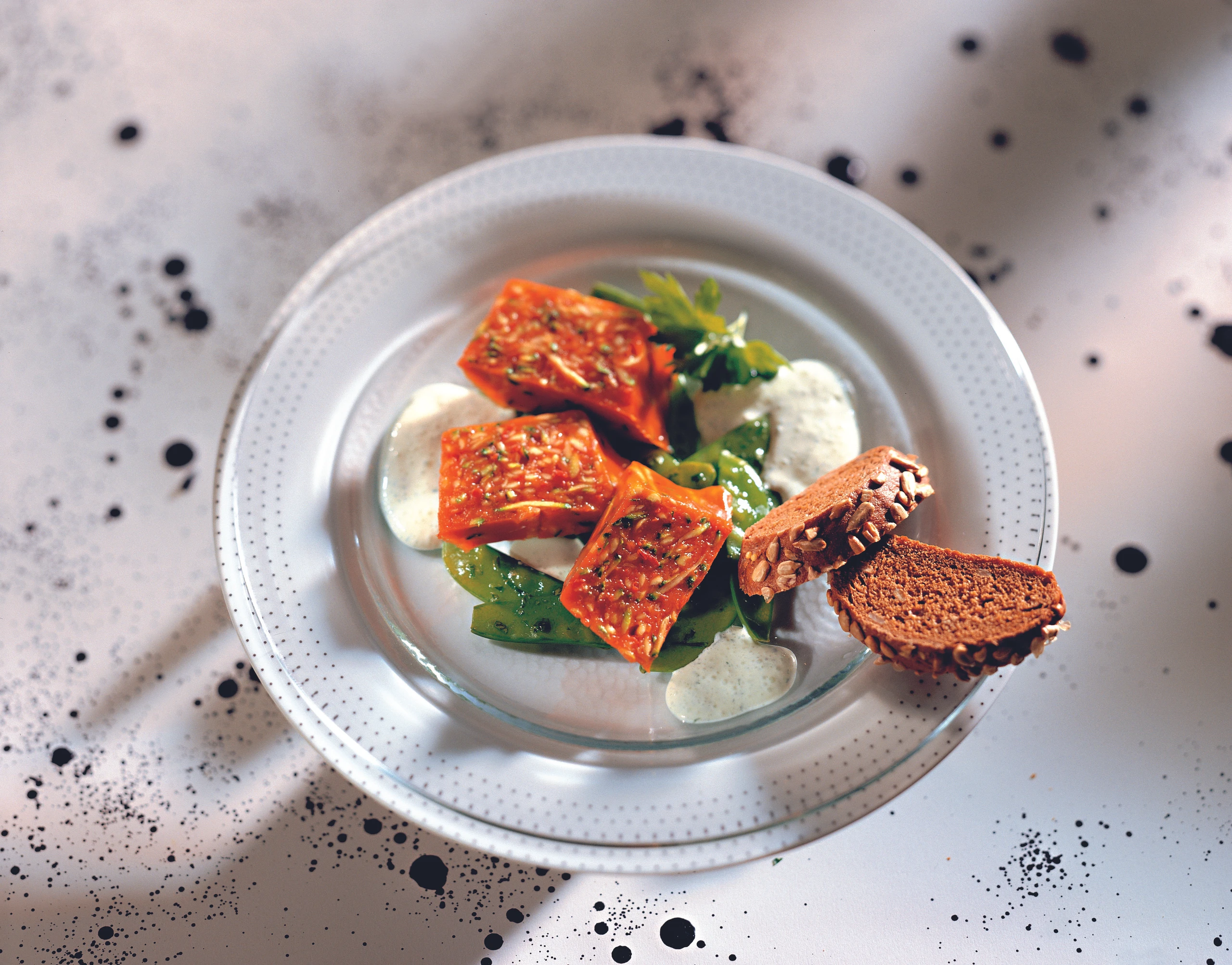 Zucchini-Paprika-Terrine mit Petersilrahm